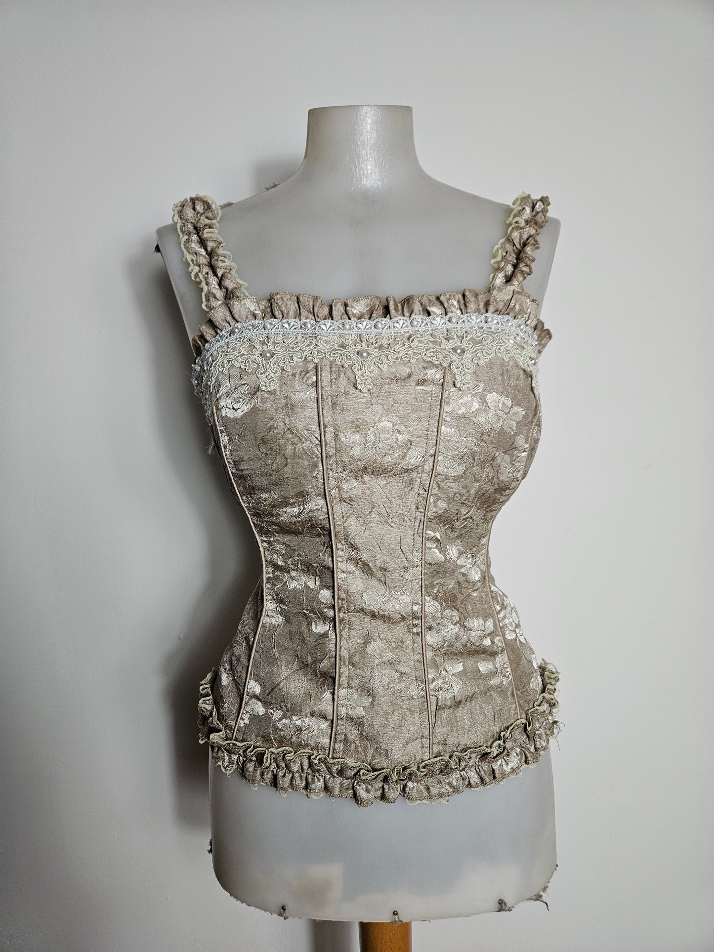 Haut satiné floral esprit corset