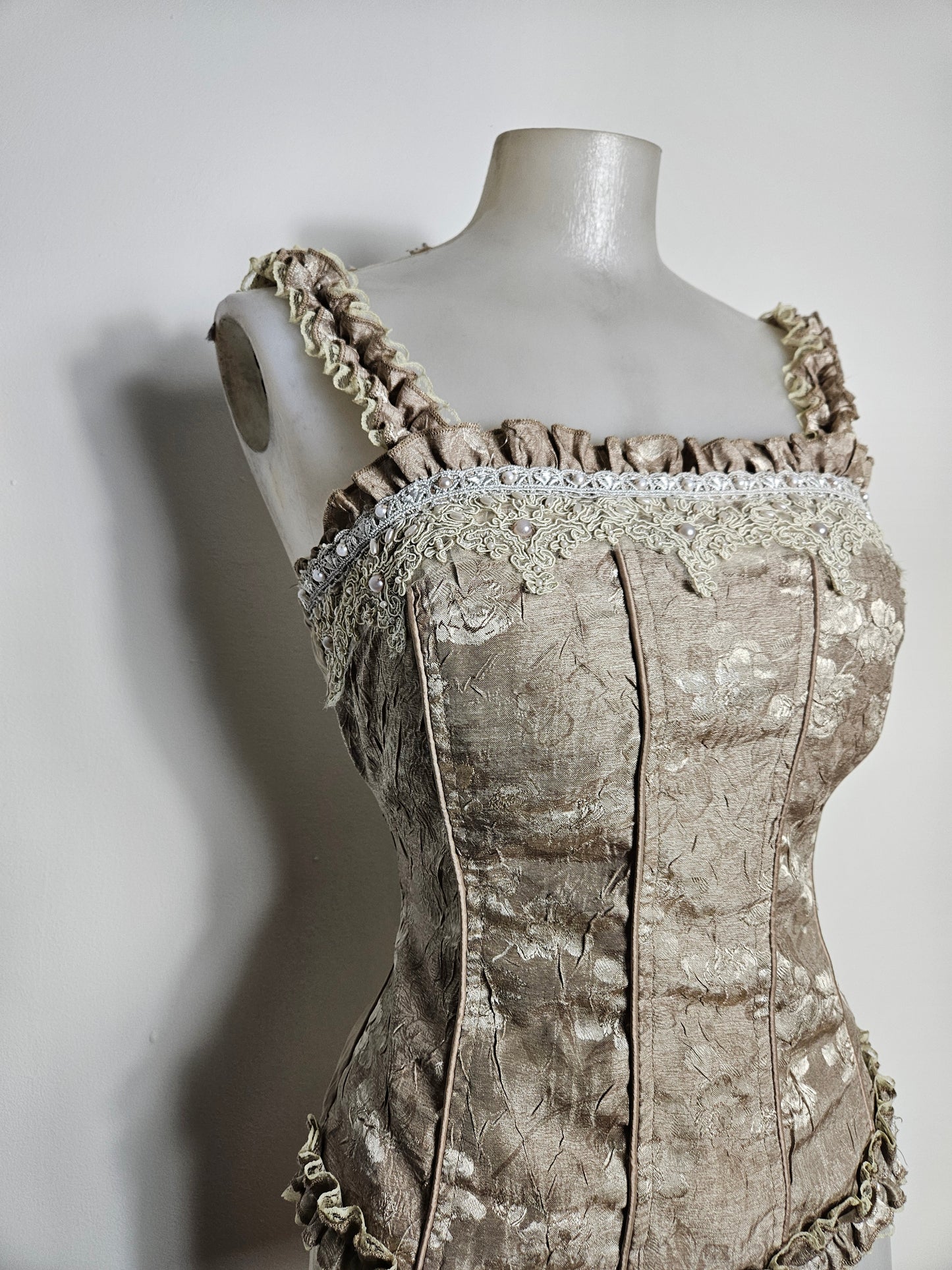 Haut satiné floral esprit corset