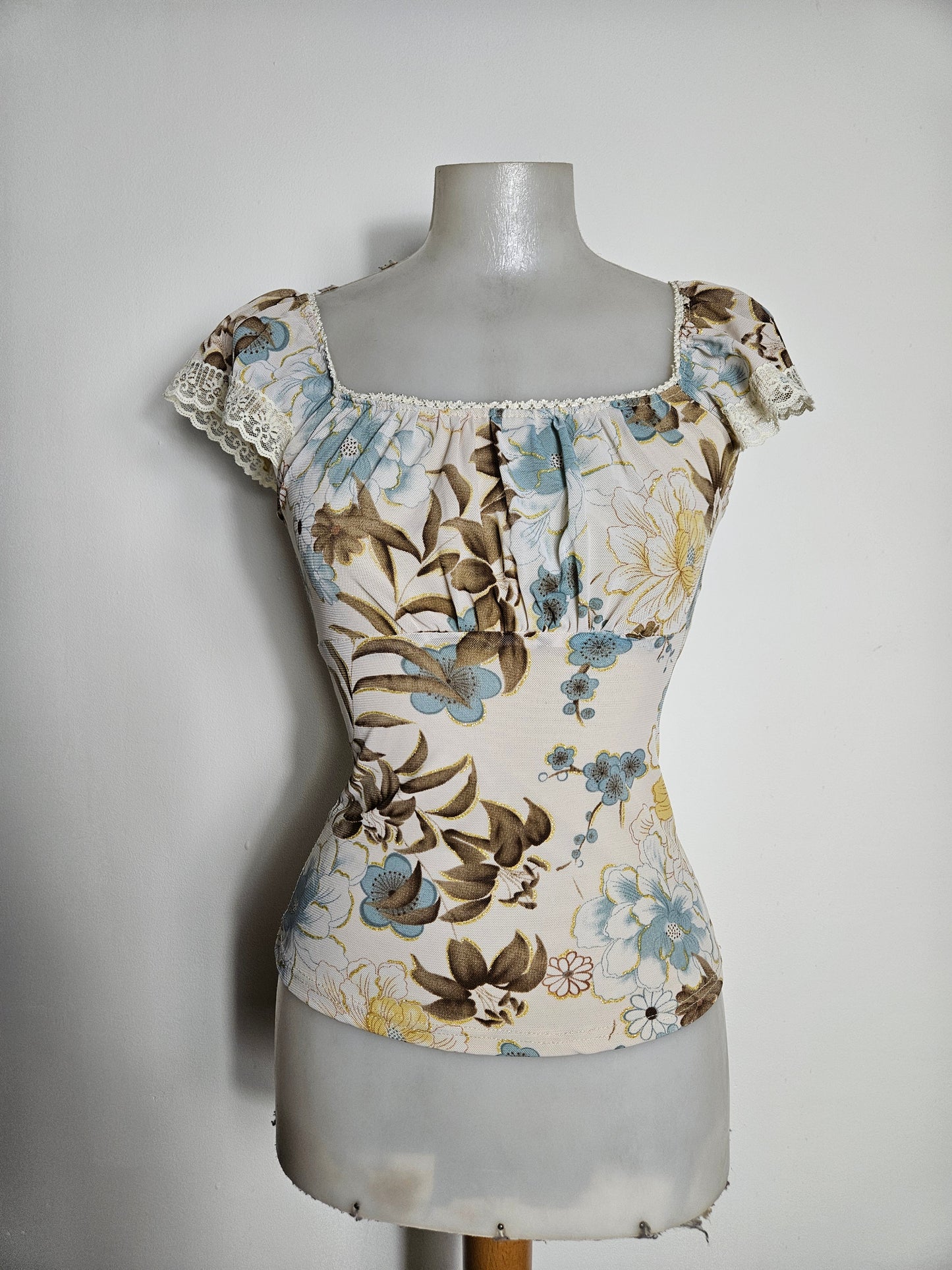 Haut en voile floral