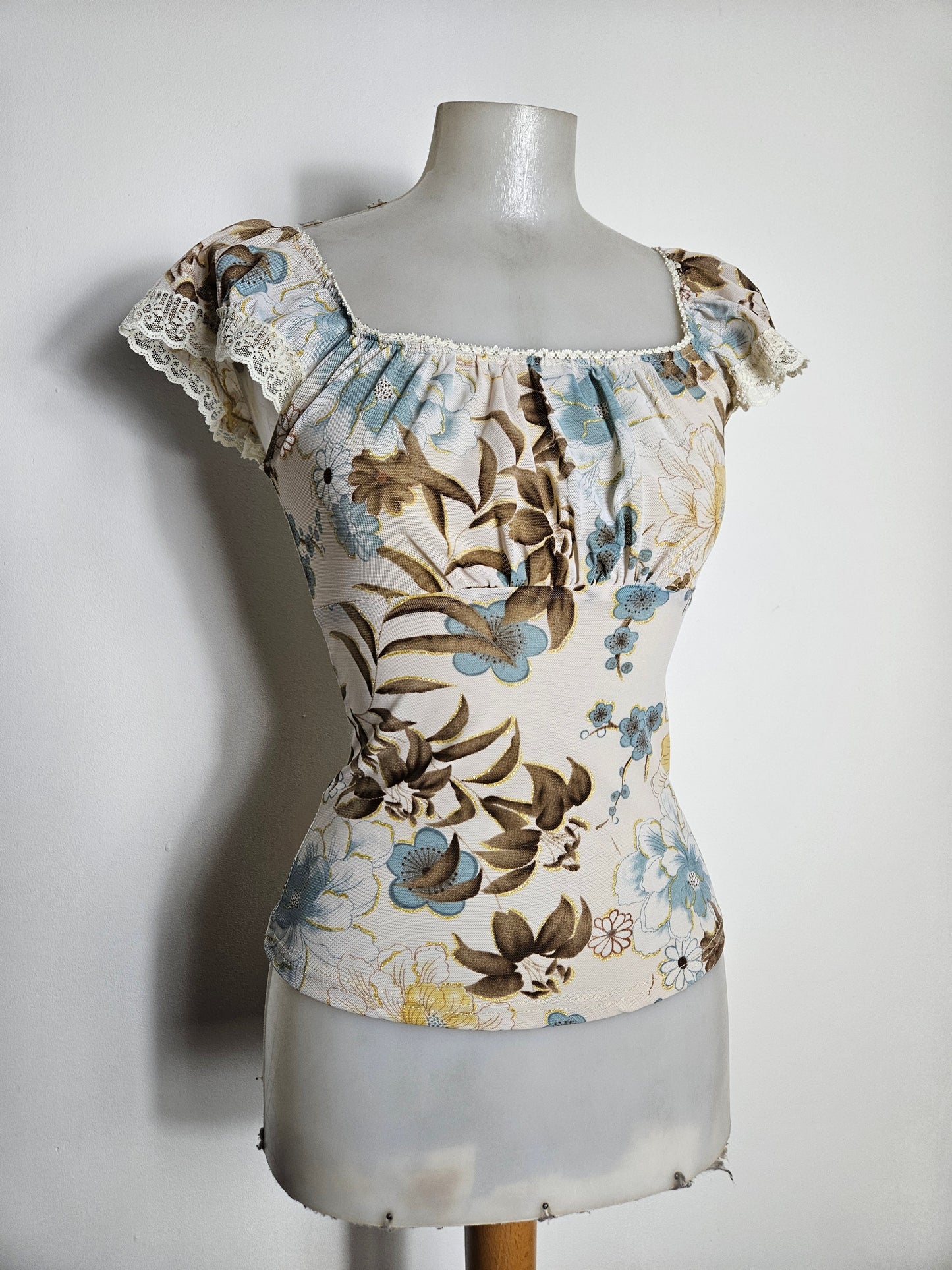 Haut en voile floral