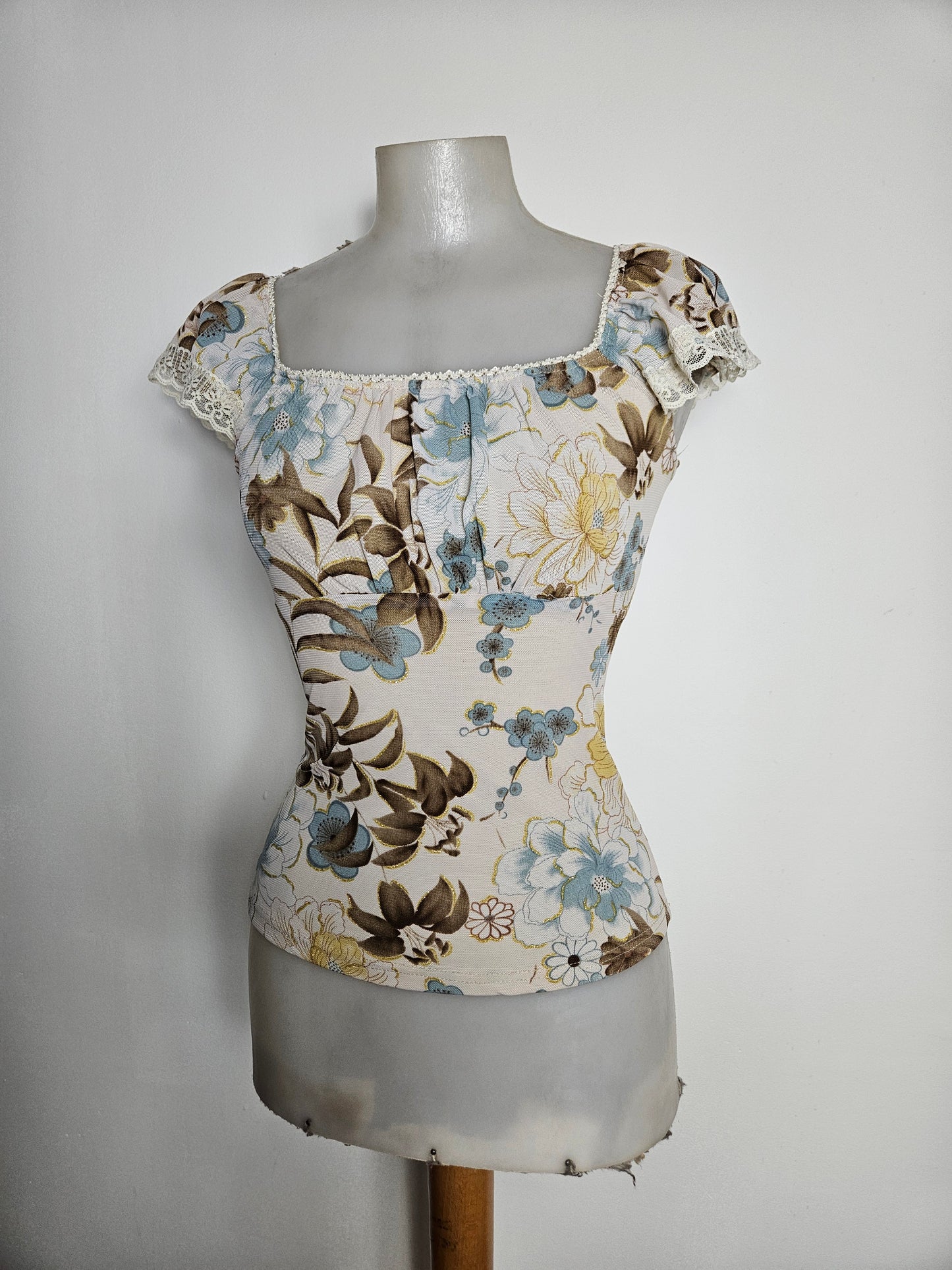 Haut en voile floral