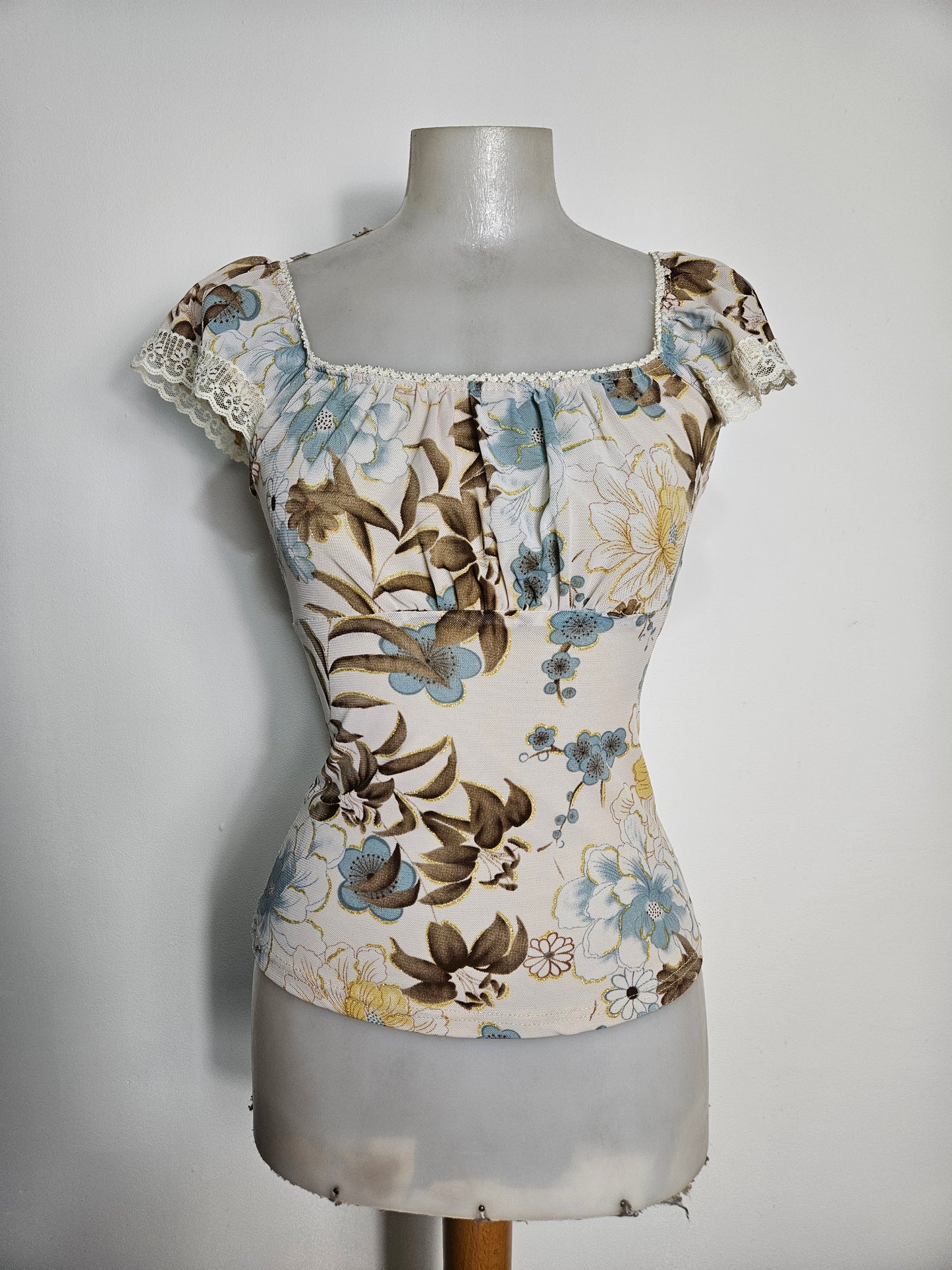 Haut en voile floral