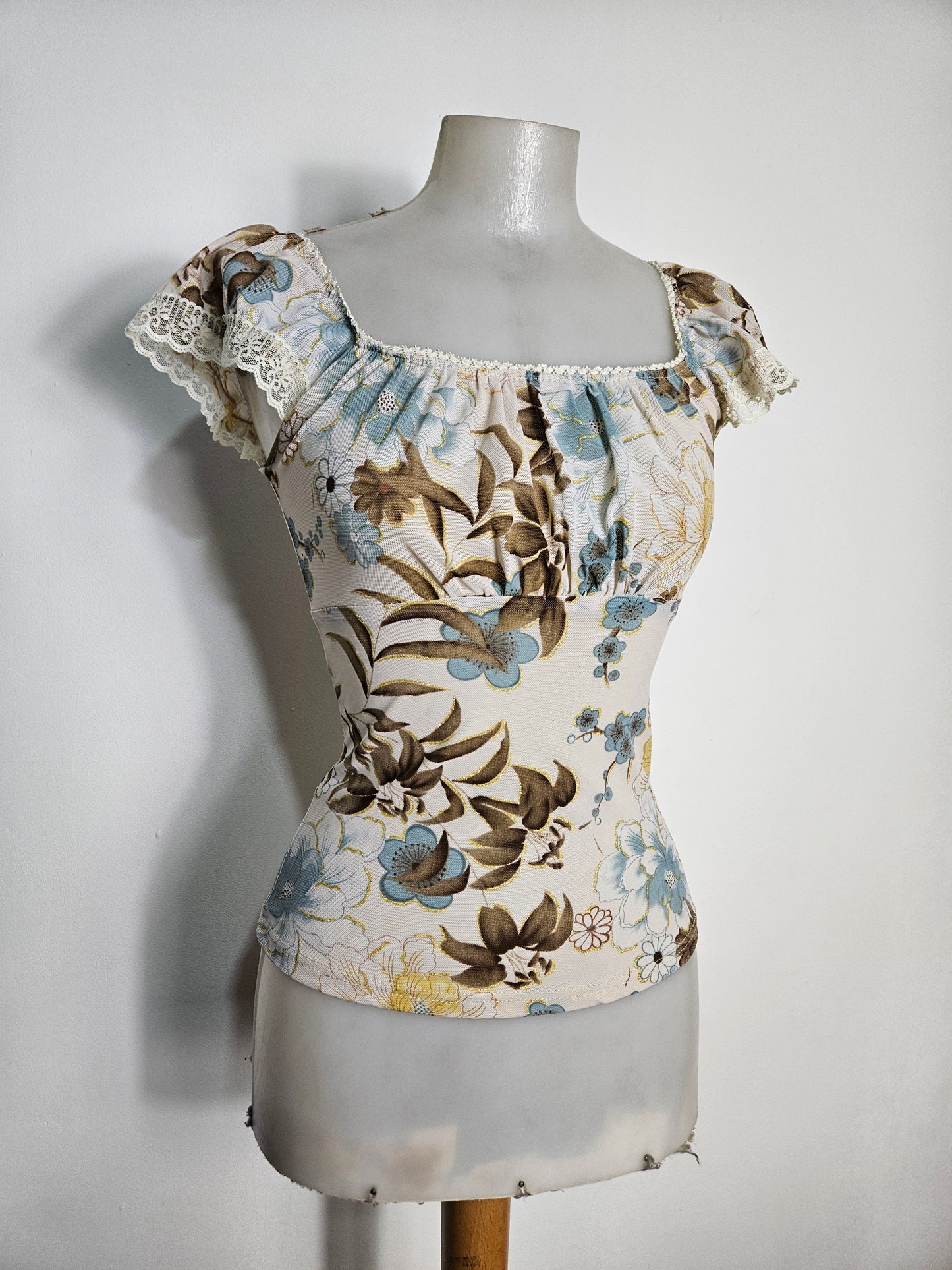 Haut en voile floral