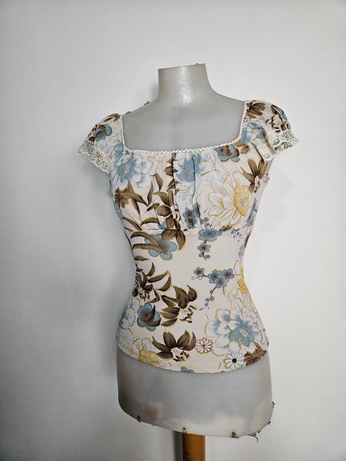 Haut en voile floral