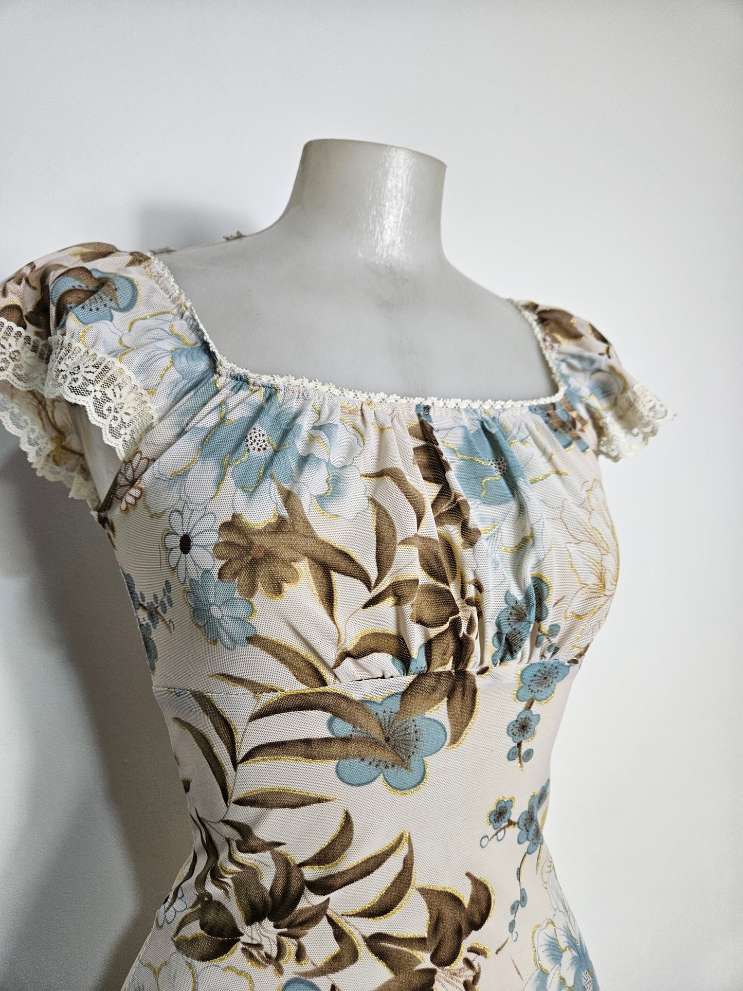 Haut en voile floral