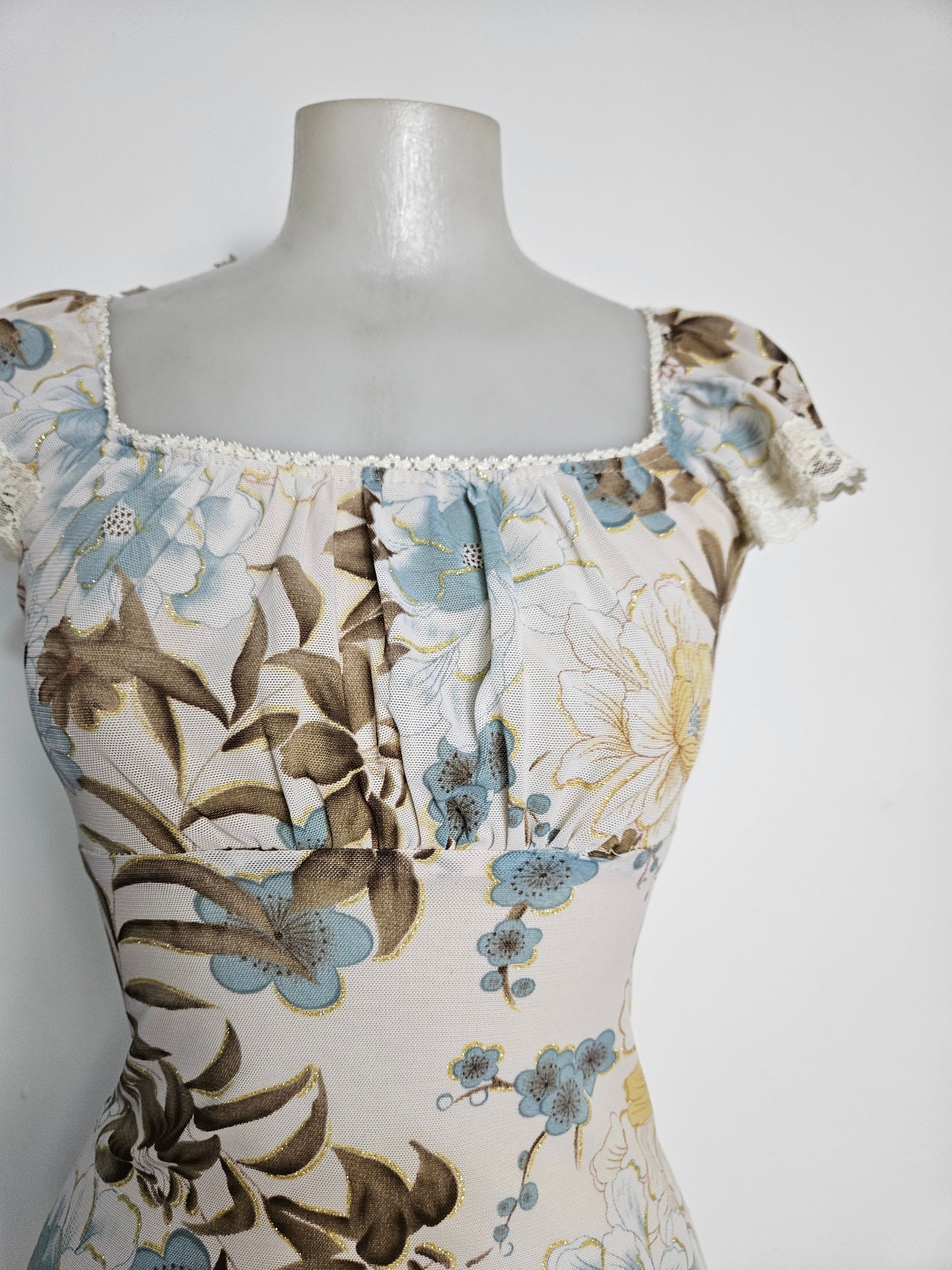 Haut en voile floral