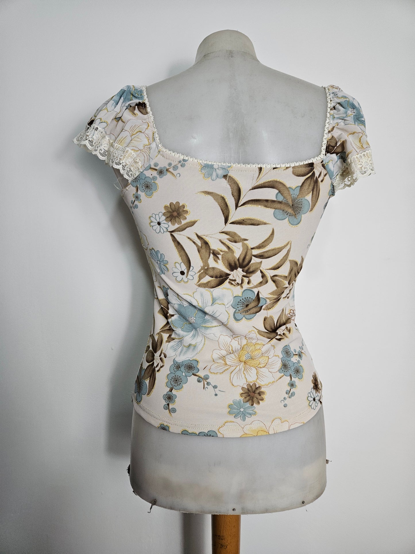 Haut en voile floral