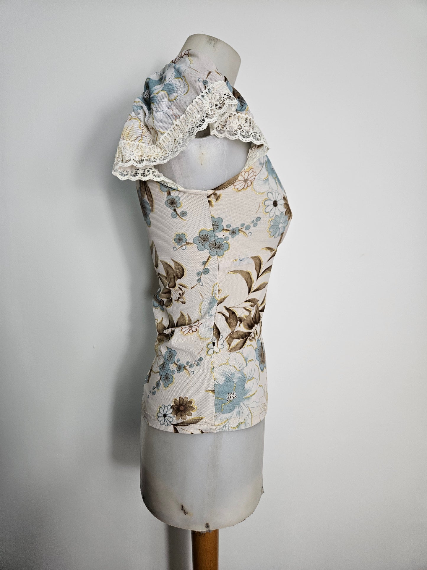 Haut en voile floral