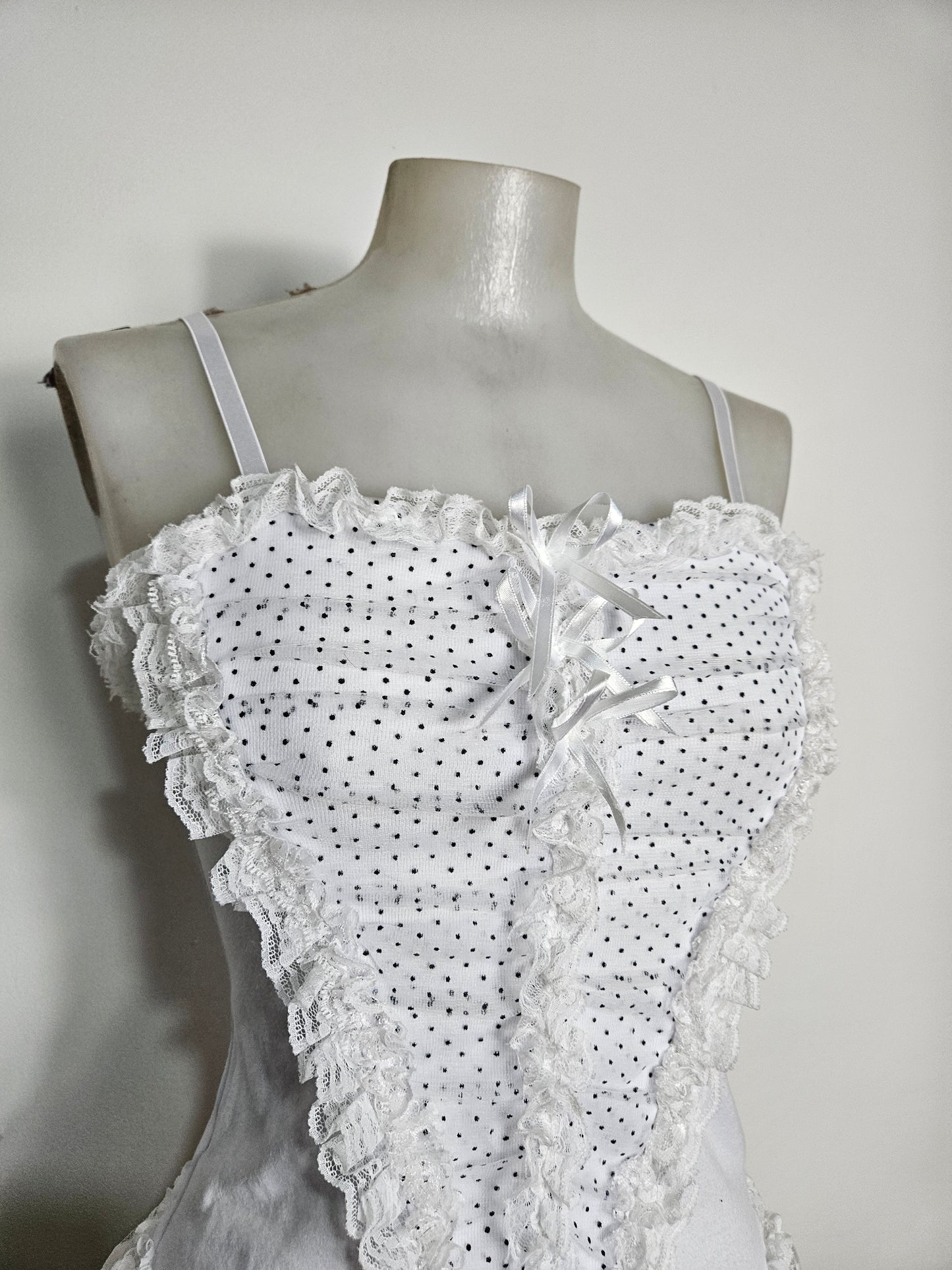 Haut aysmétrique dentelle et noeud