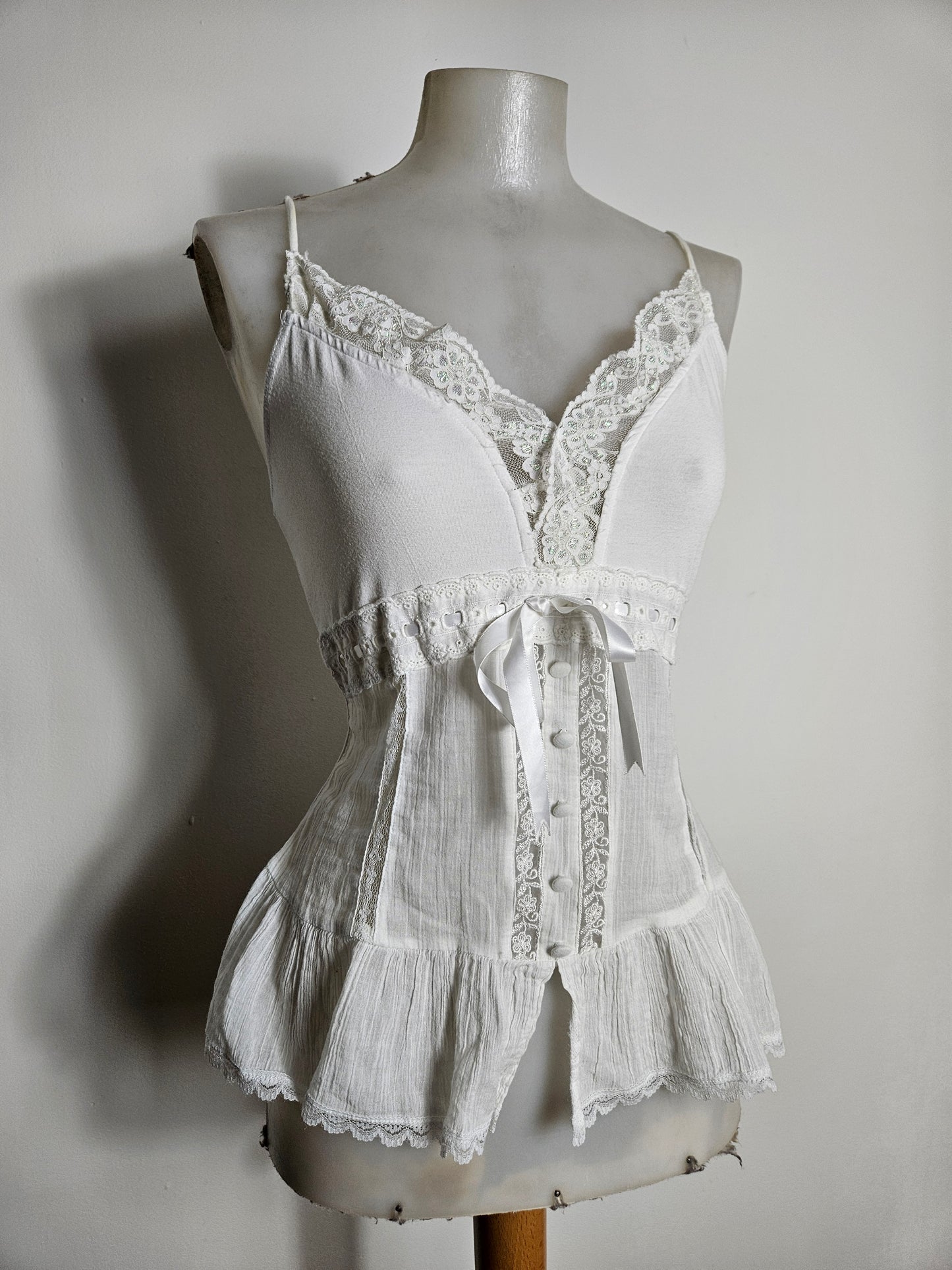 Haut voile et dentelle blanc