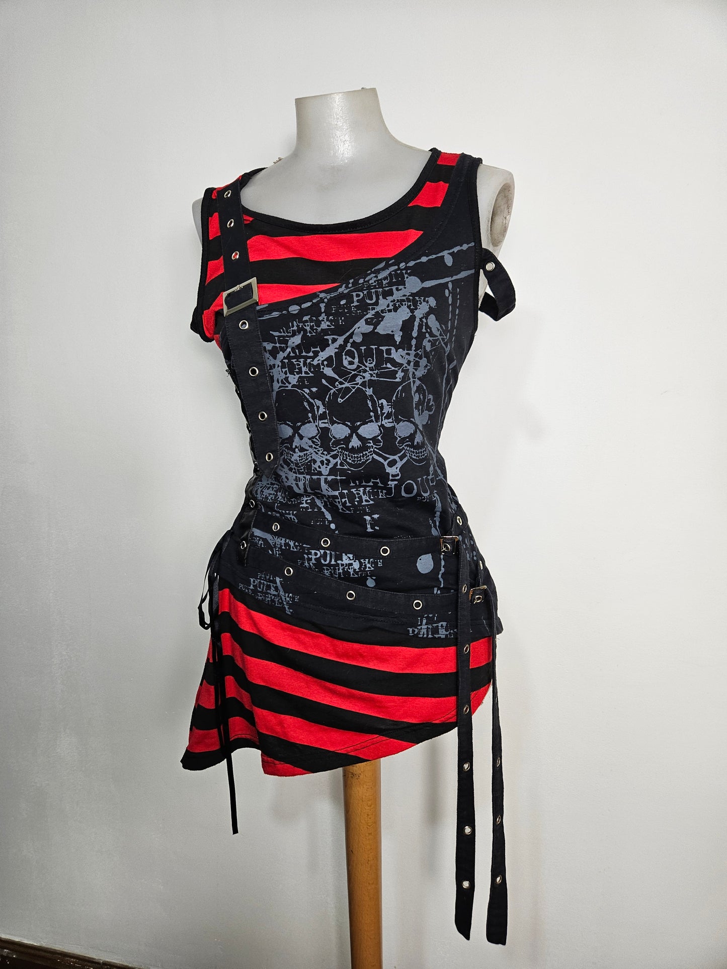 Haut déstructuré rouge et noir