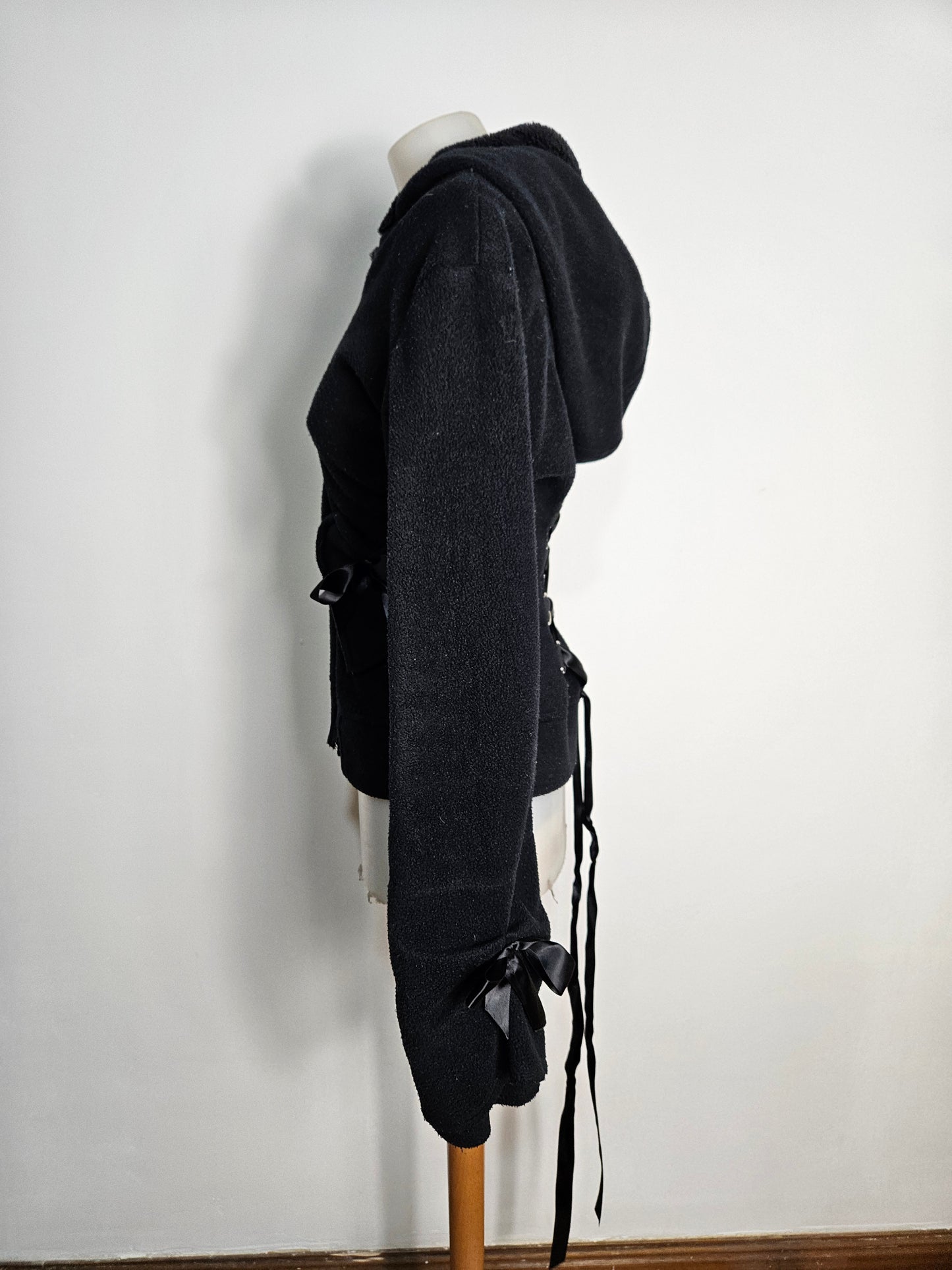 Veste à capuche détails ruban et lacage