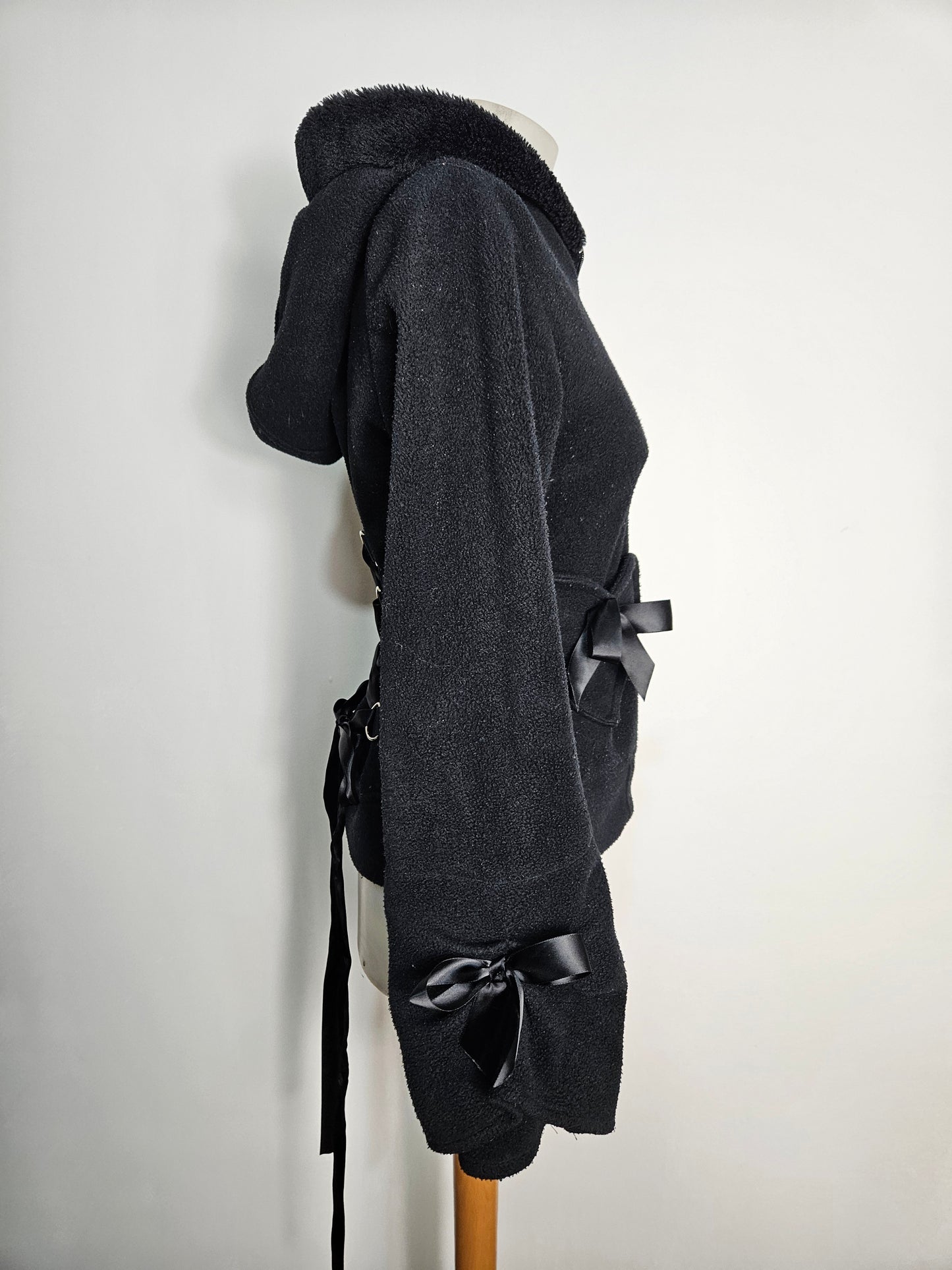 Veste à capuche détails ruban et lacage