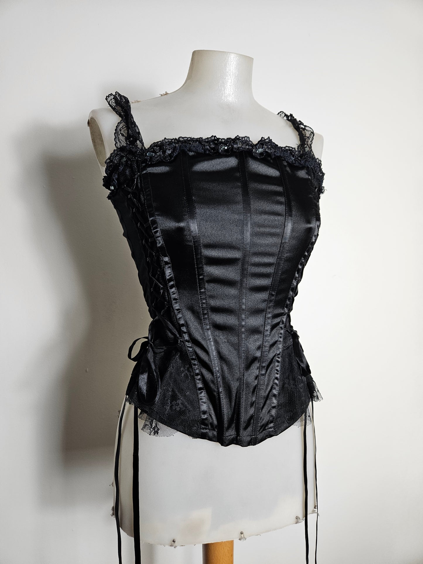 Haut esprit corset satiné noir