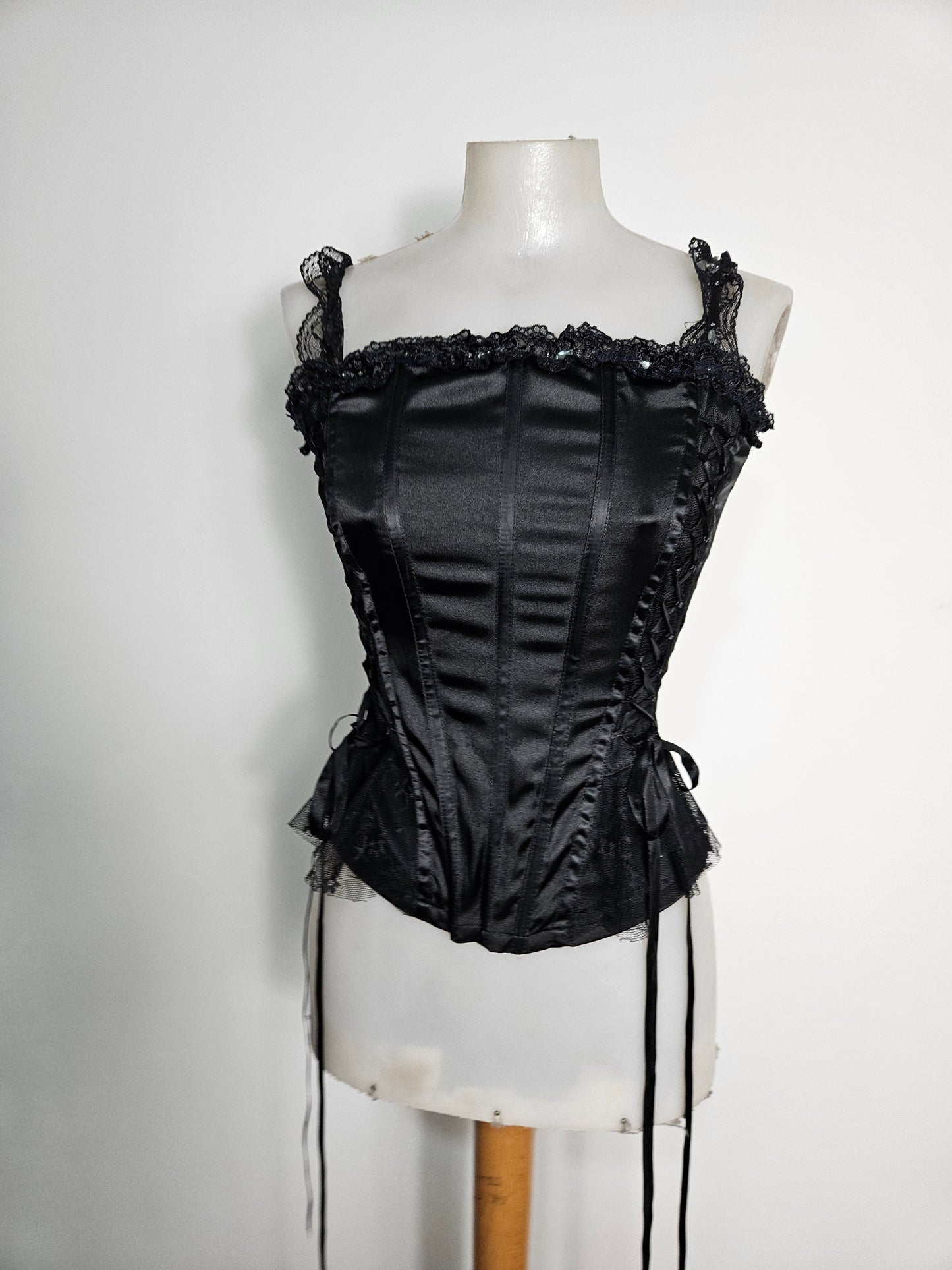 Haut esprit corset satiné noir