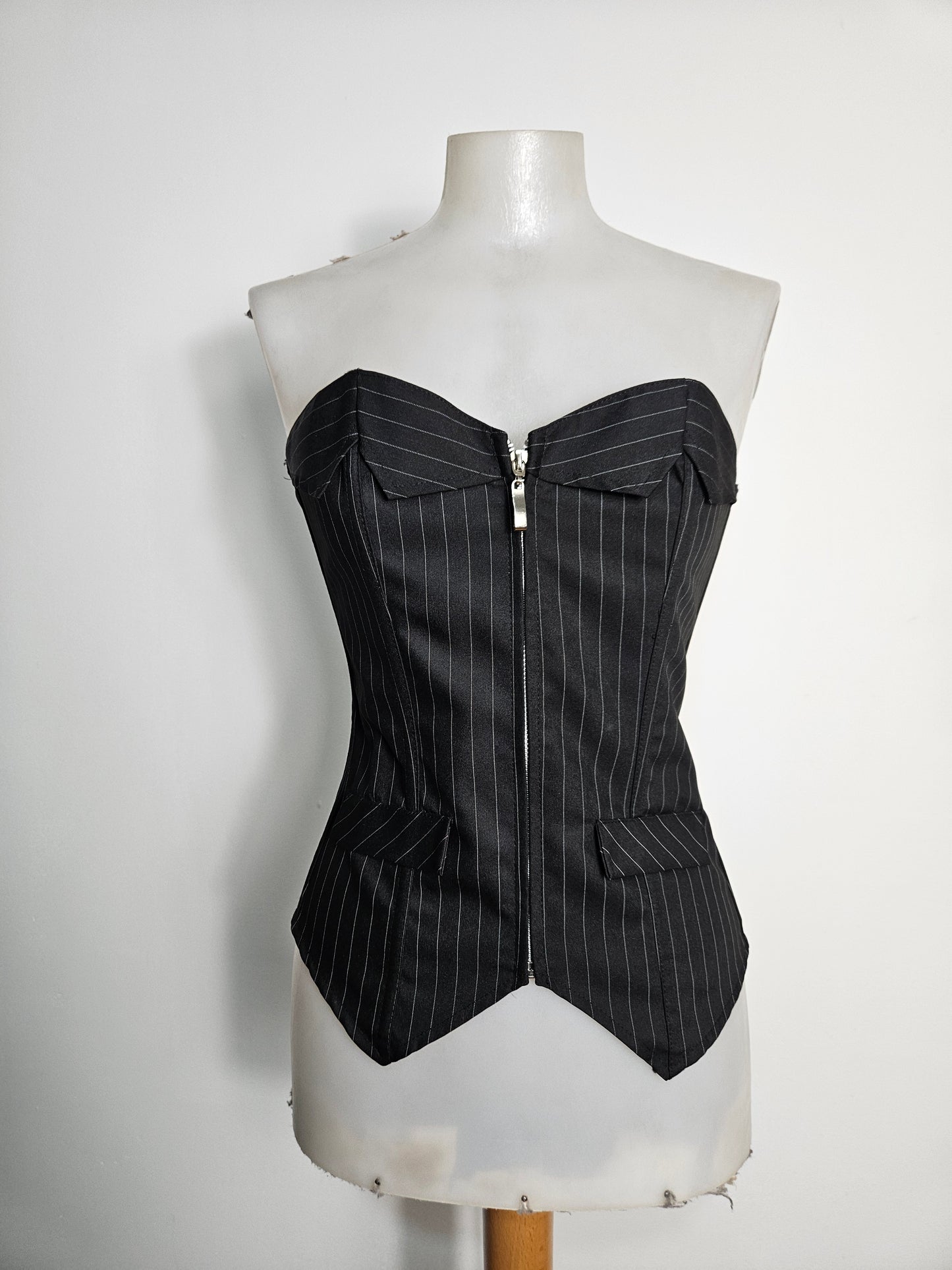 Ensemble corset et mini jupe