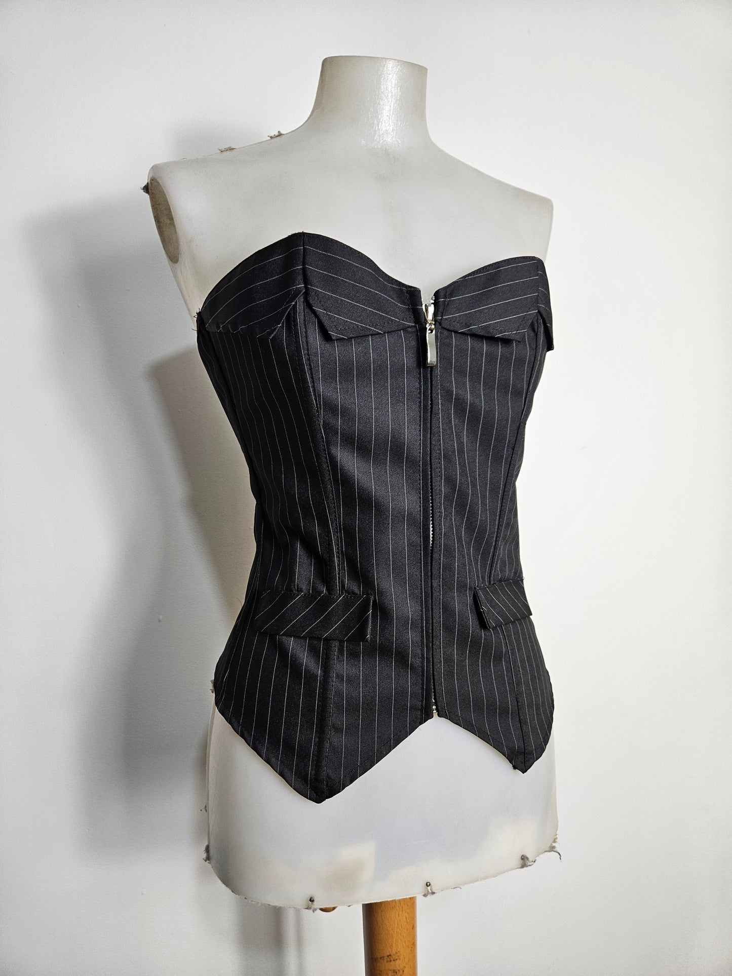 Ensemble corset et mini jupe