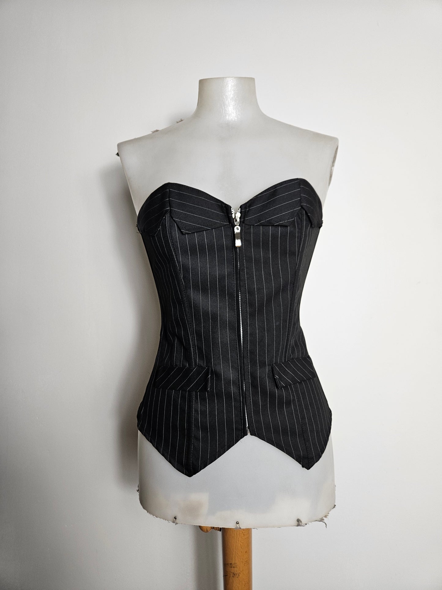 Ensemble corset et mini jupe