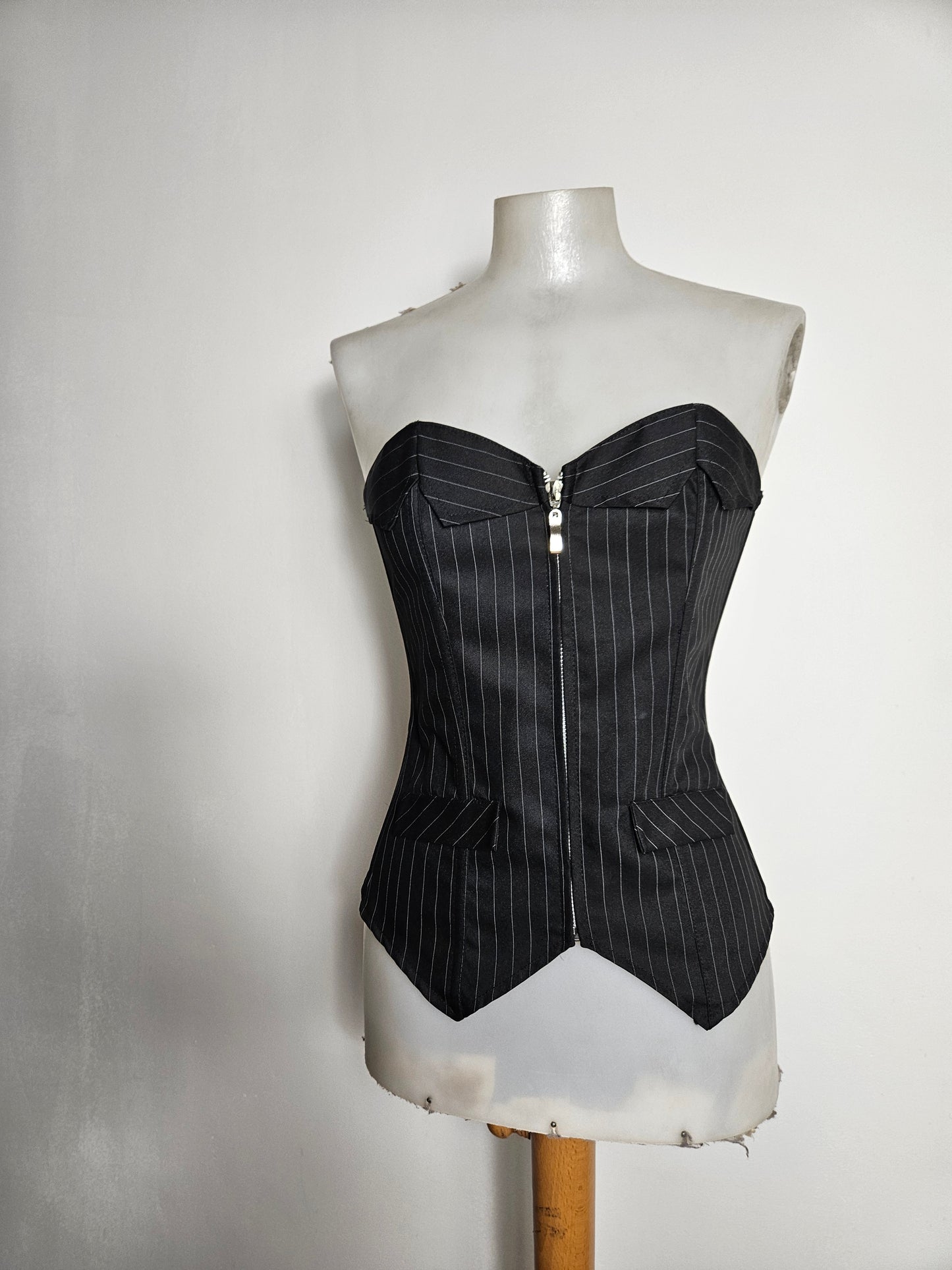 Ensemble corset et mini jupe