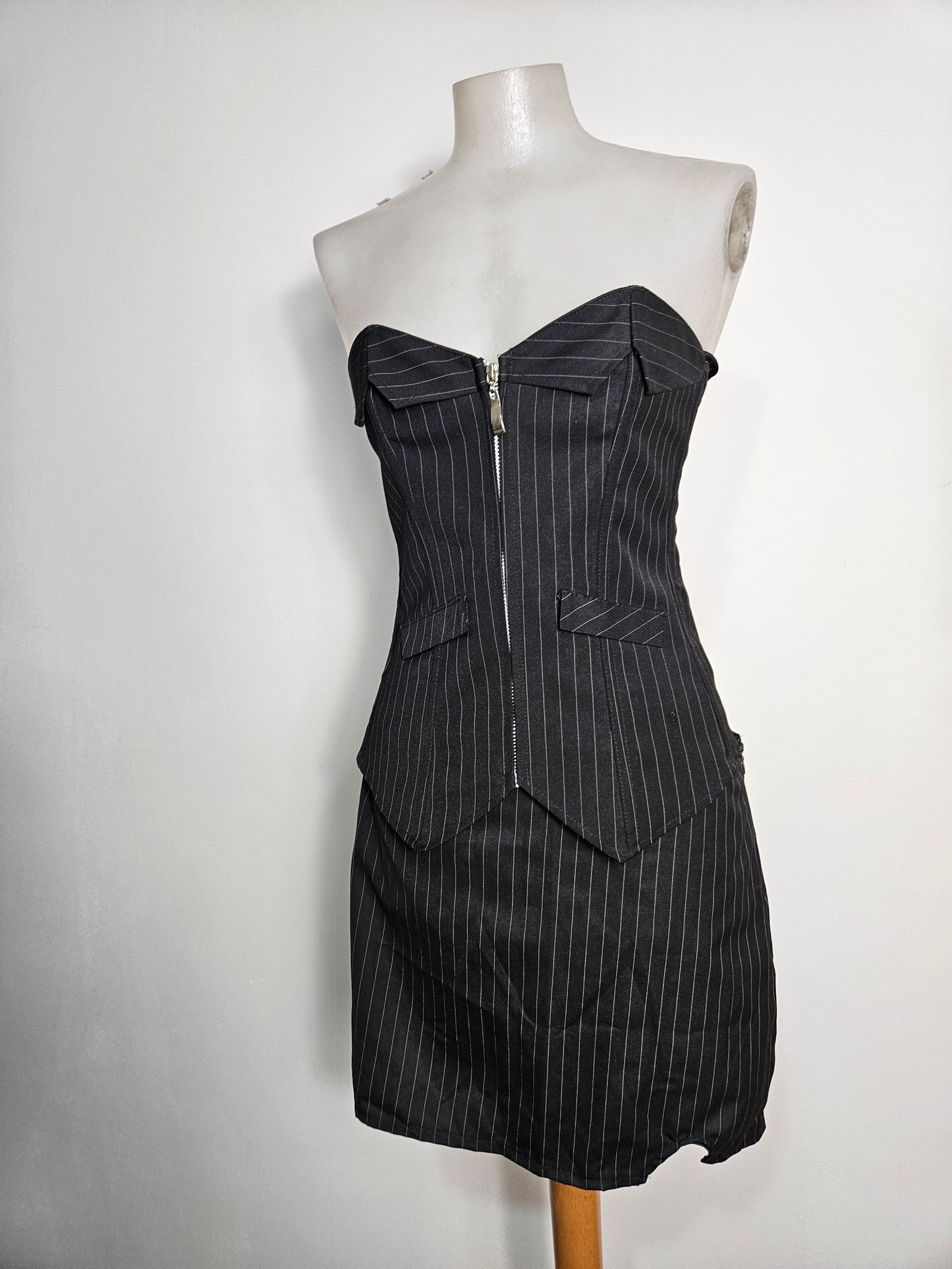 Ensemble corset et mini jupe