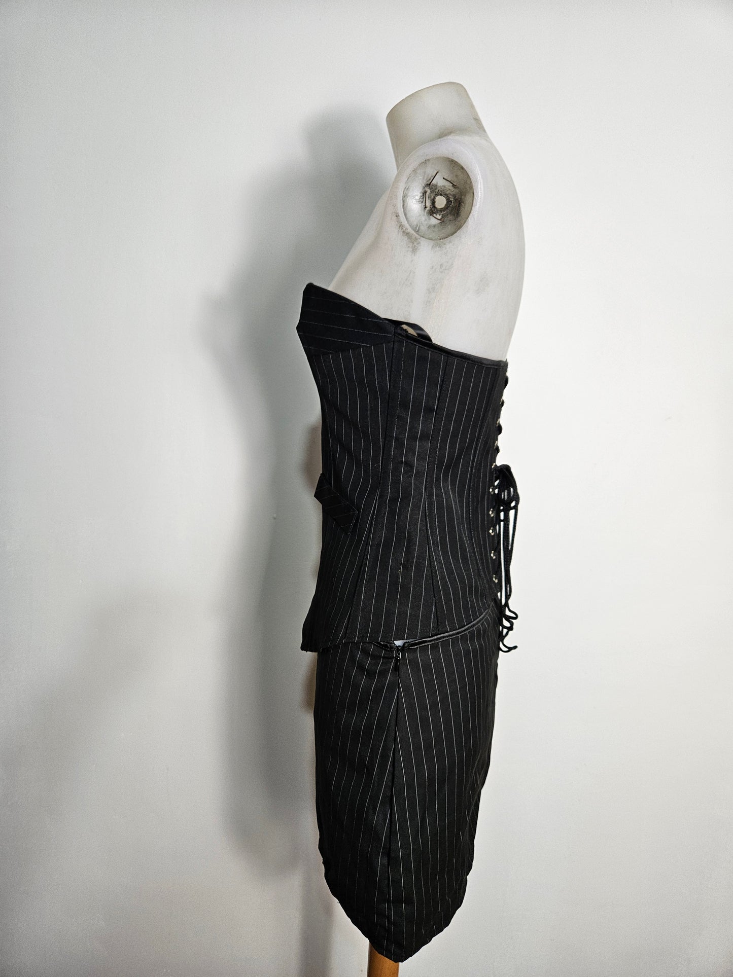 Ensemble corset et mini jupe