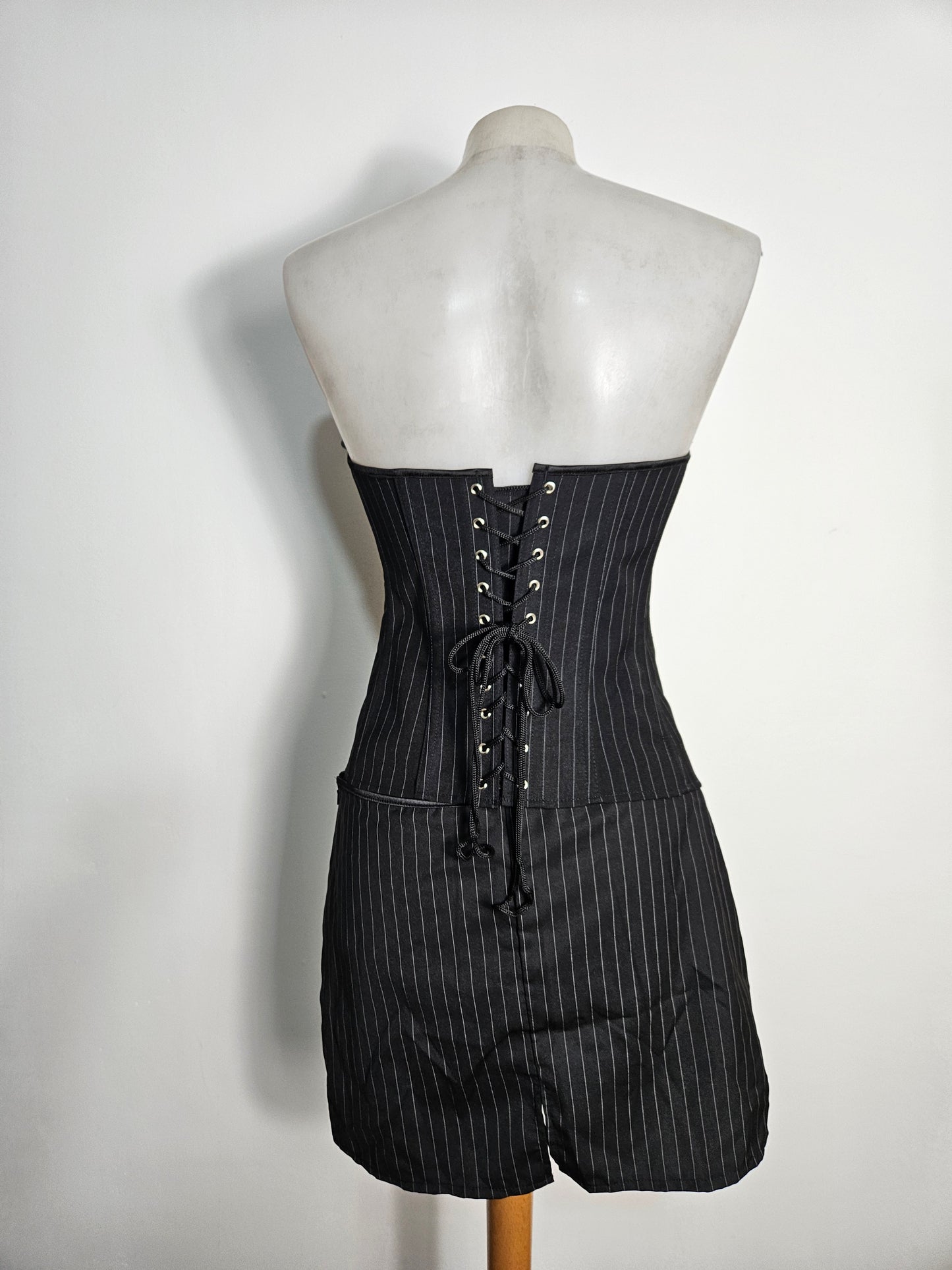 Ensemble corset et mini jupe