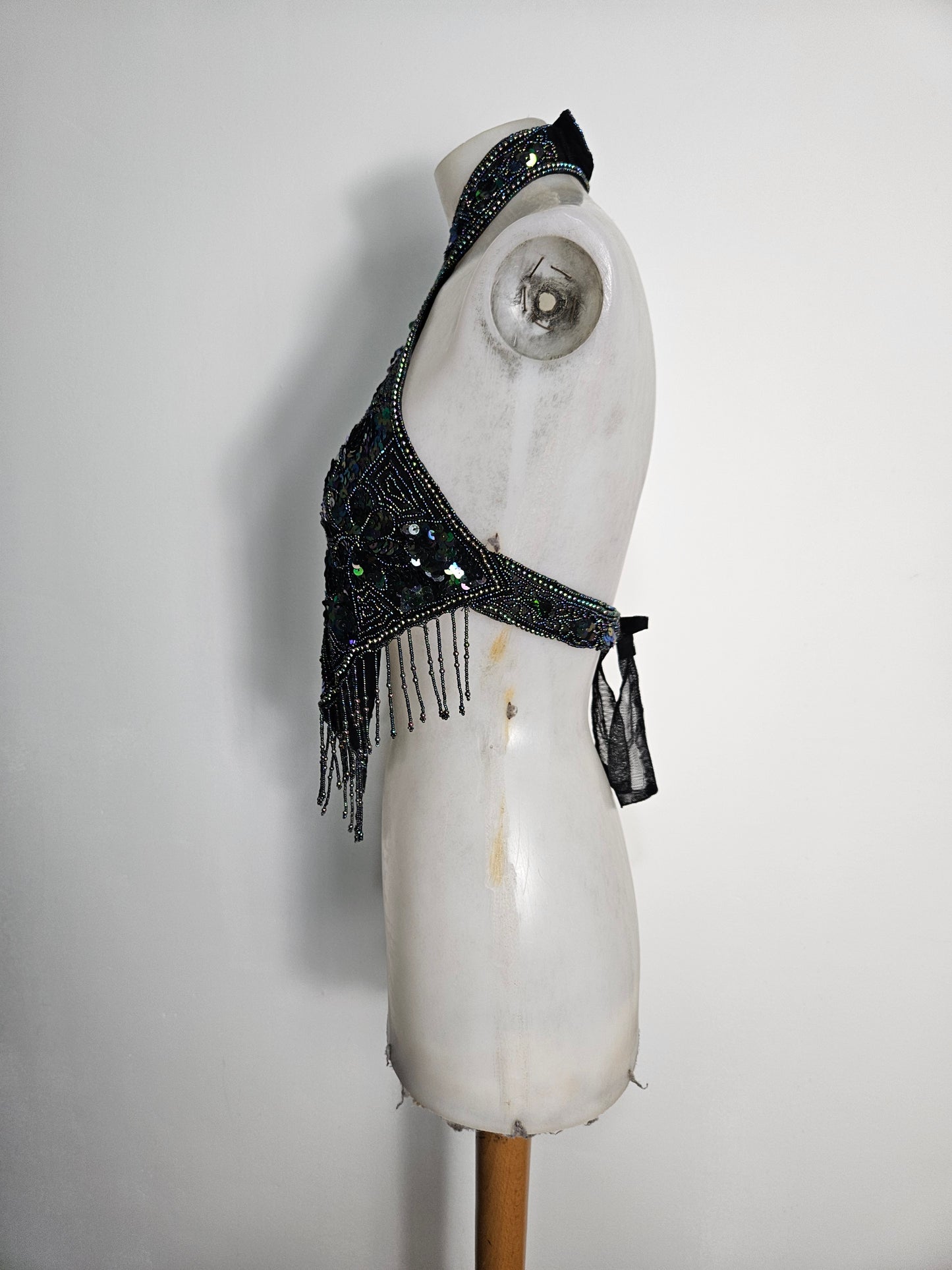 Dos nu brodé de sequins noir et vert