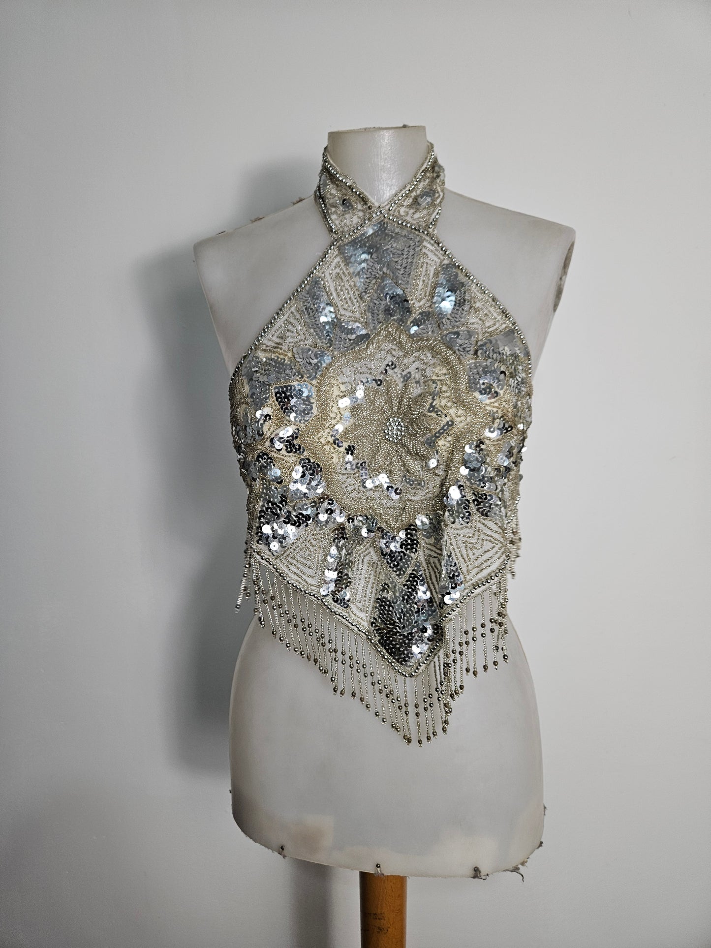 Haut dos nu brodé blanc et argenté