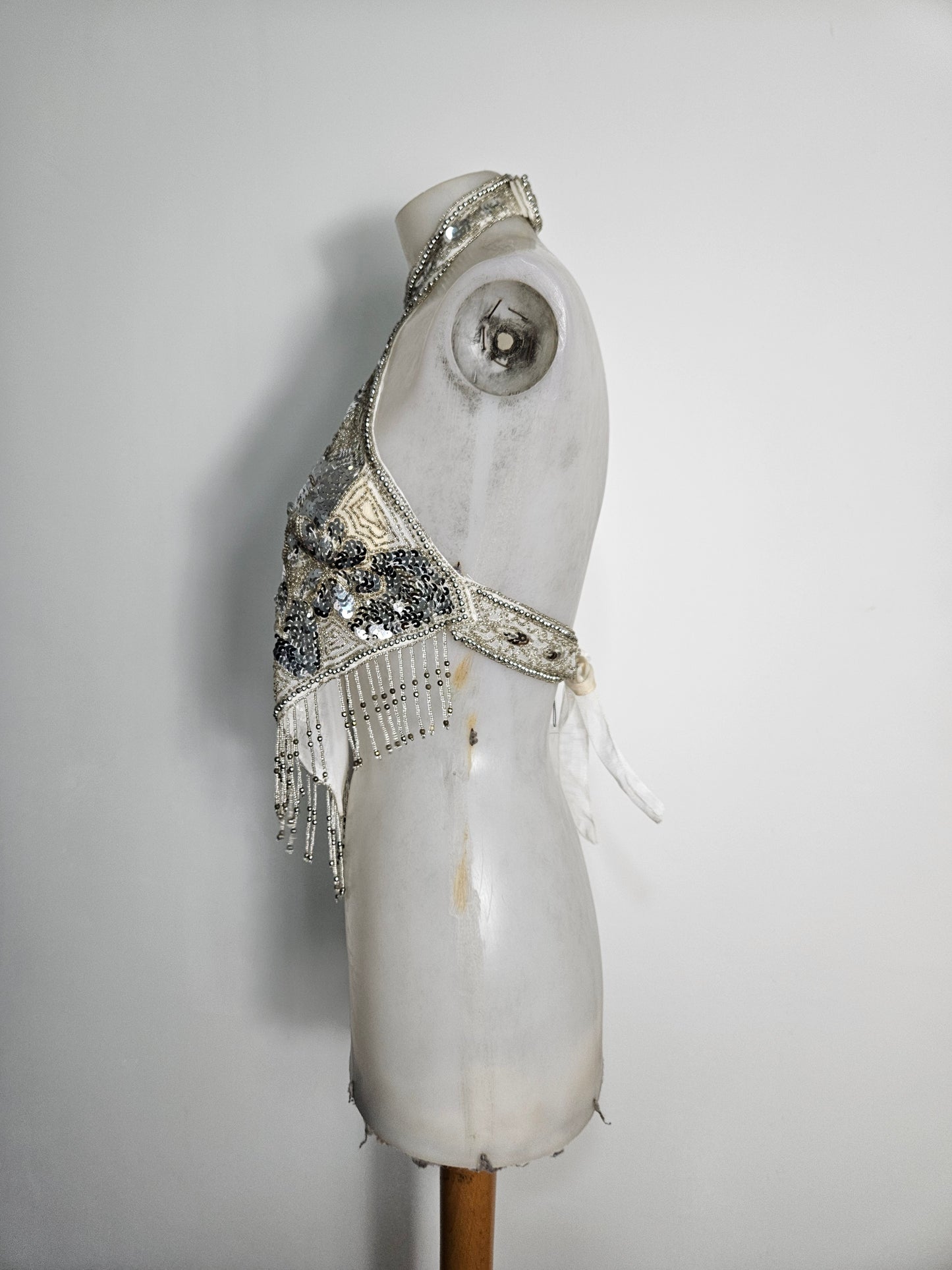 Haut dos nu brodé blanc et argenté