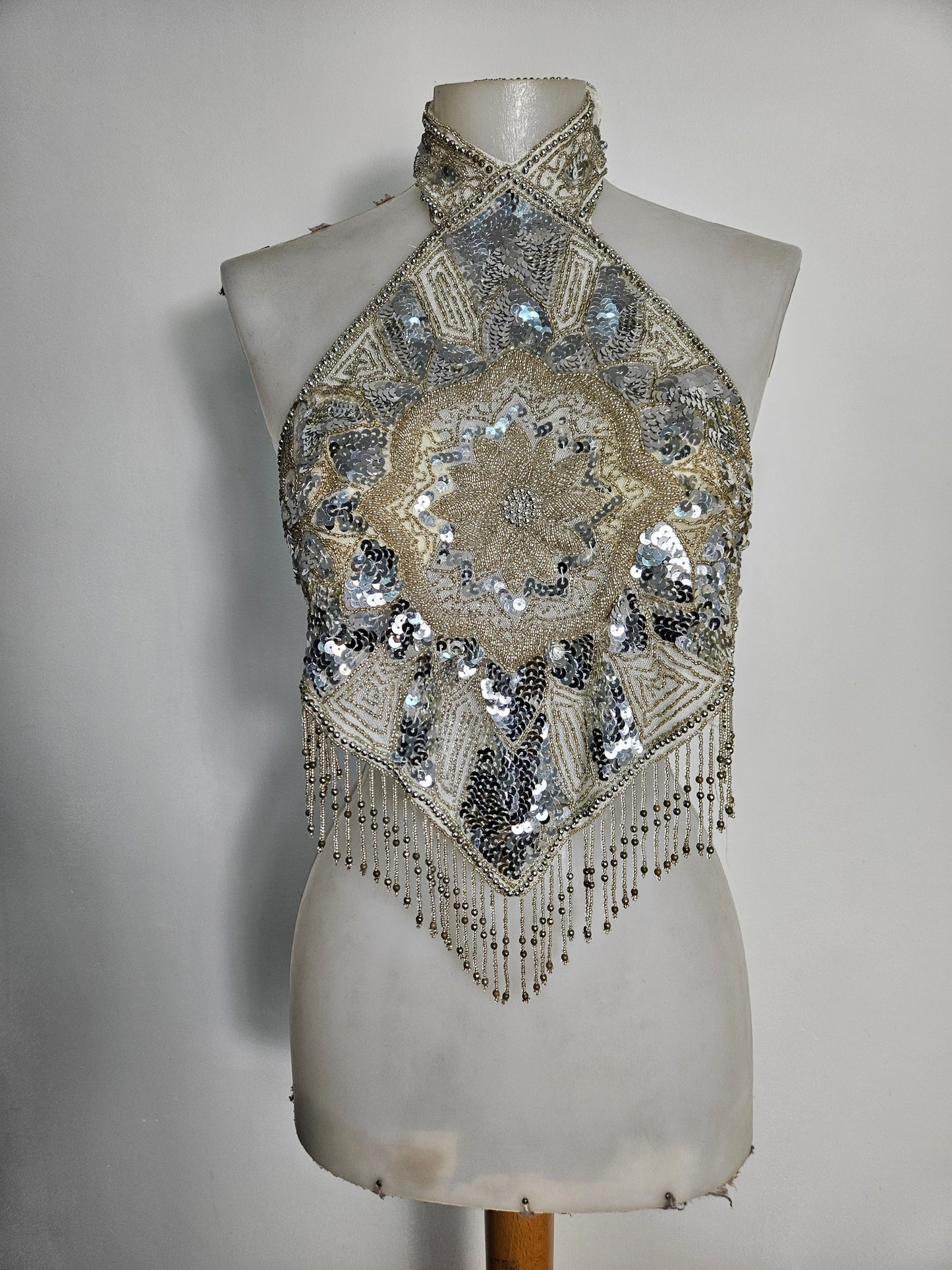 Haut dos nu brodé blanc et argenté