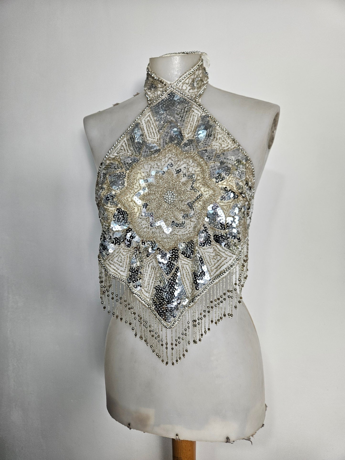 Haut dos nu brodé blanc et argenté