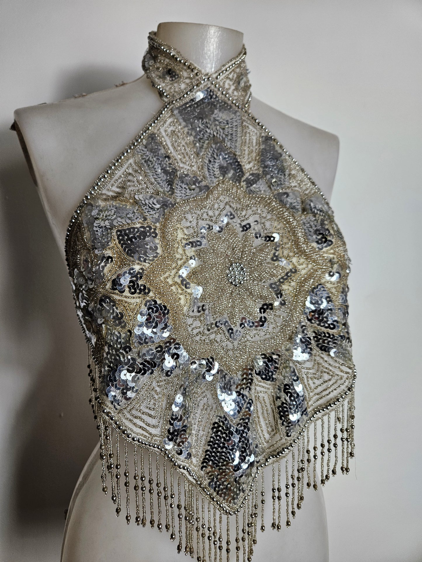 Haut dos nu brodé blanc et argenté