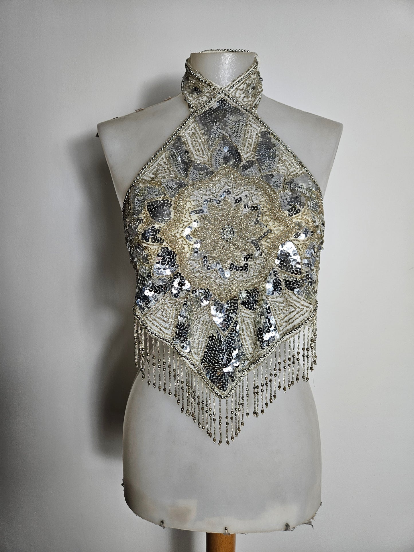 Haut dos nu brodé blanc et argenté