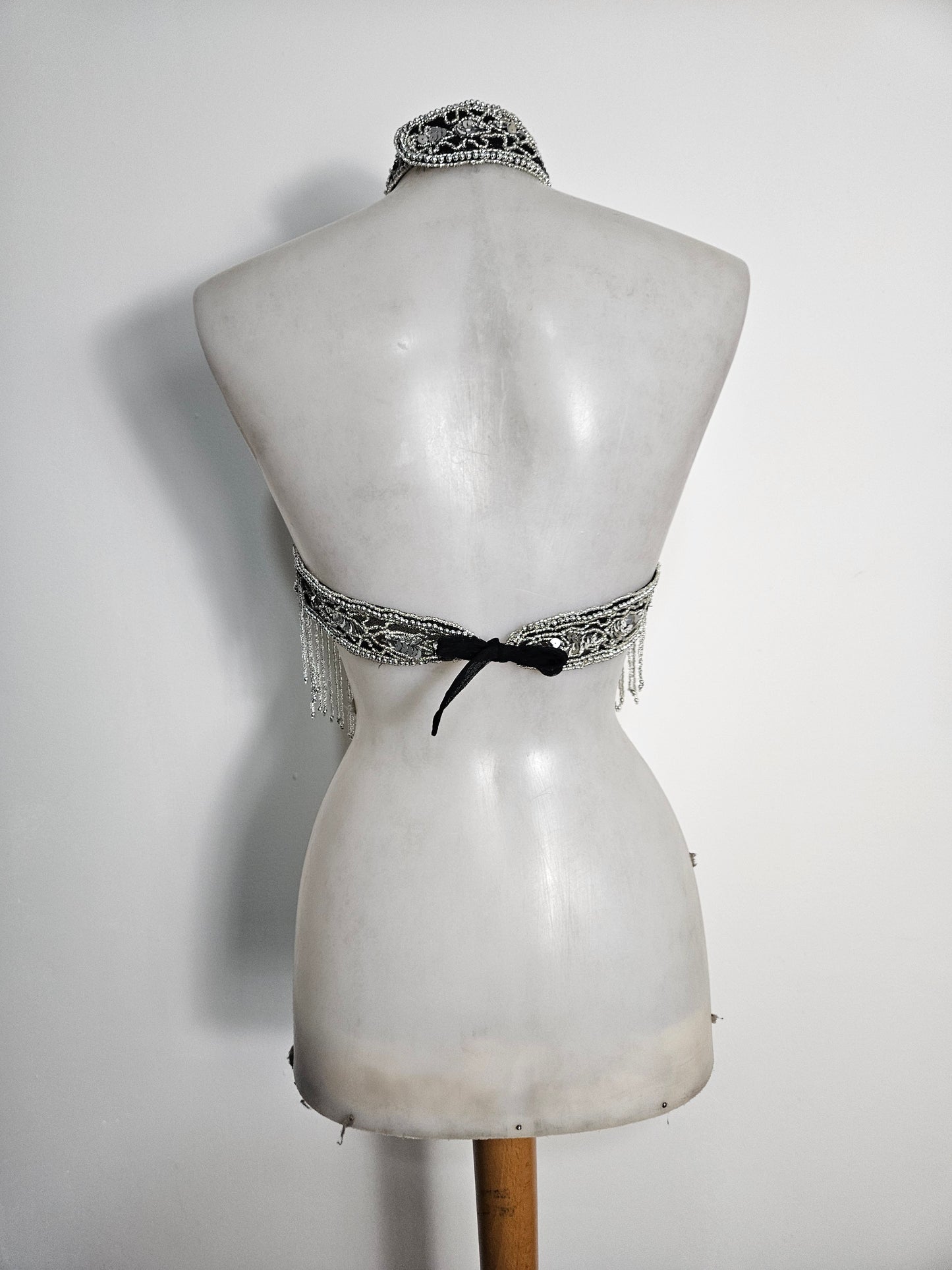 Haut dos nu brodé argenté