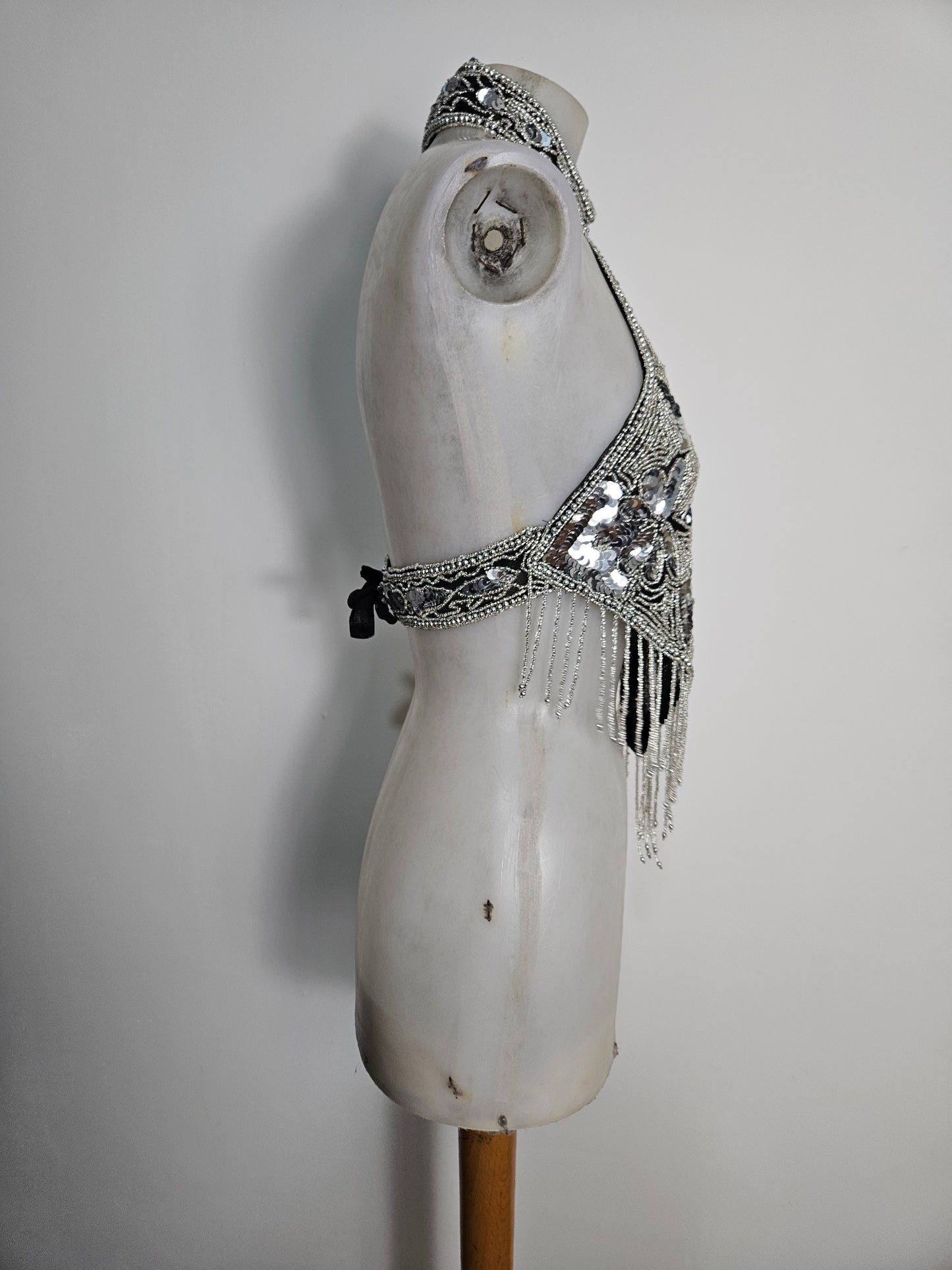 Haut dos nu brodé argenté