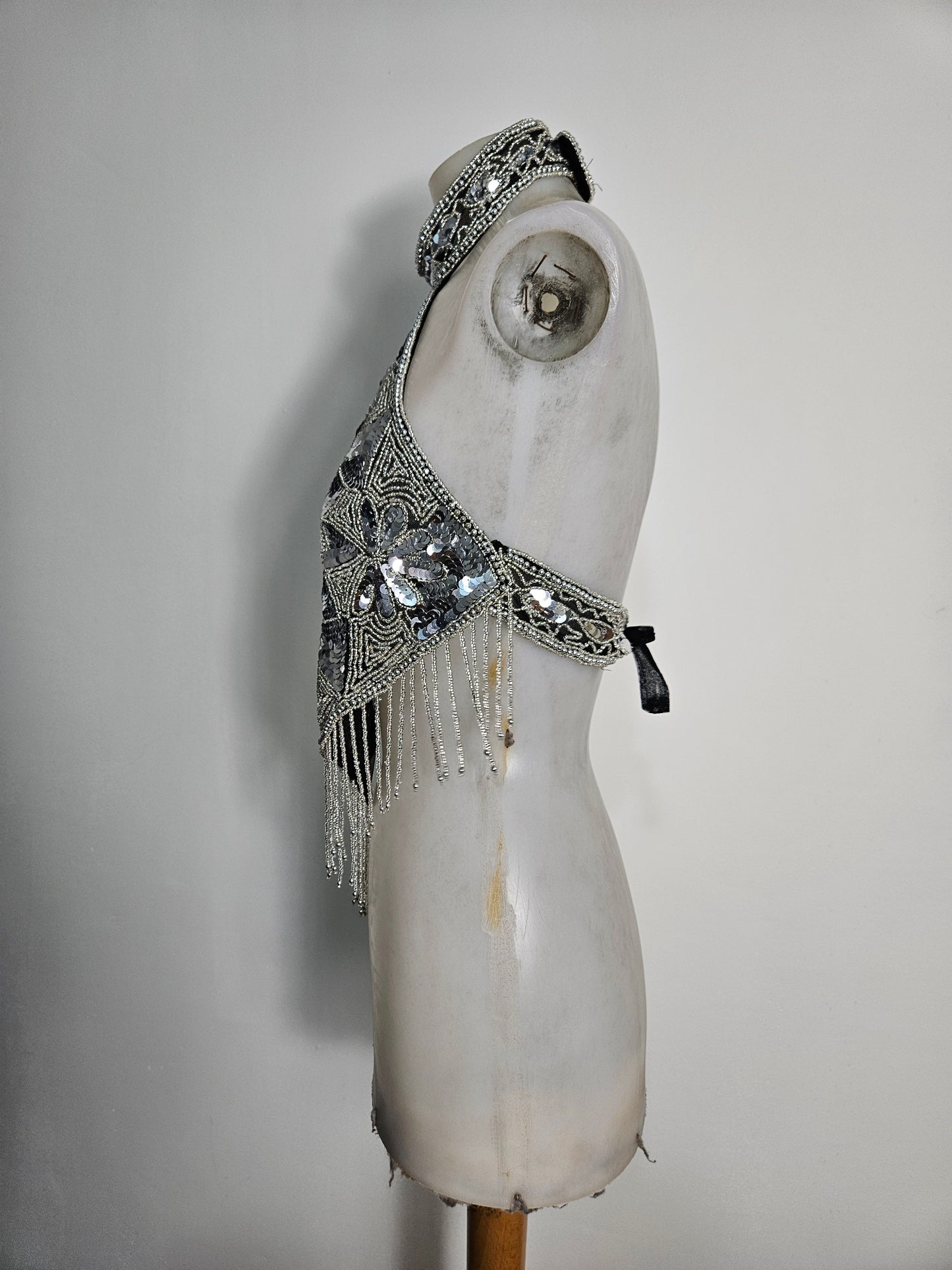 Haut dos nu brodé argenté