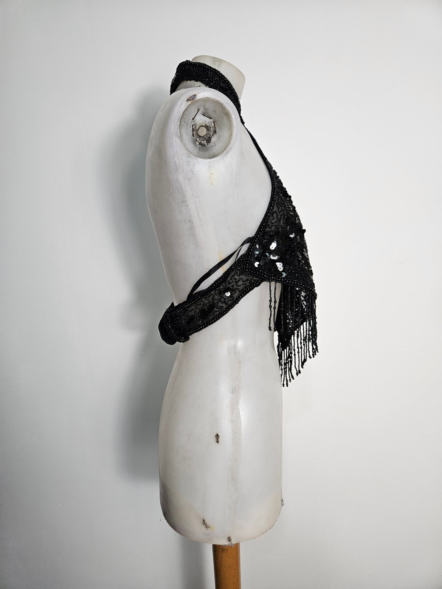 Haut dos nu brodé noir