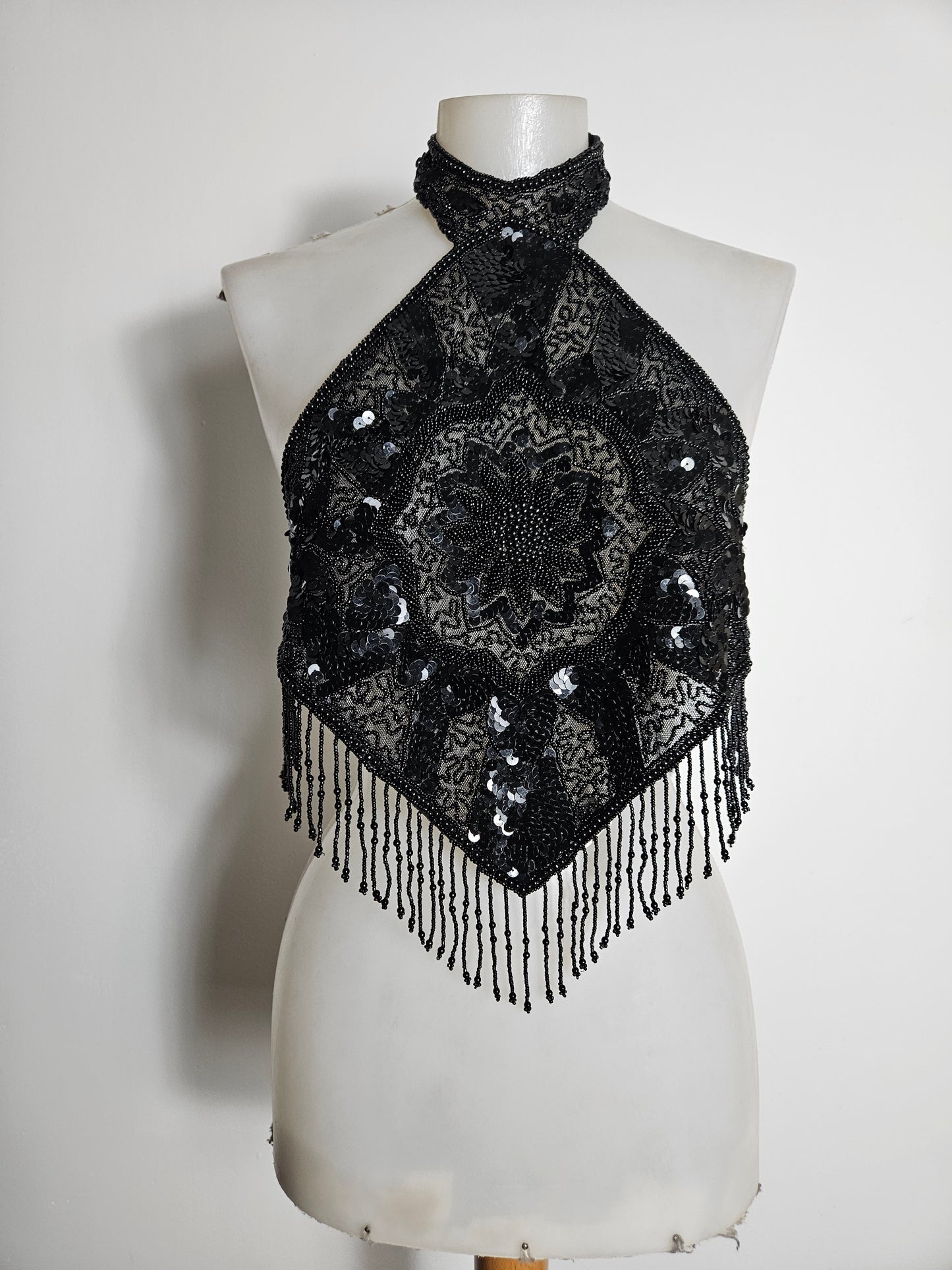 Haut dos nu brodé noir