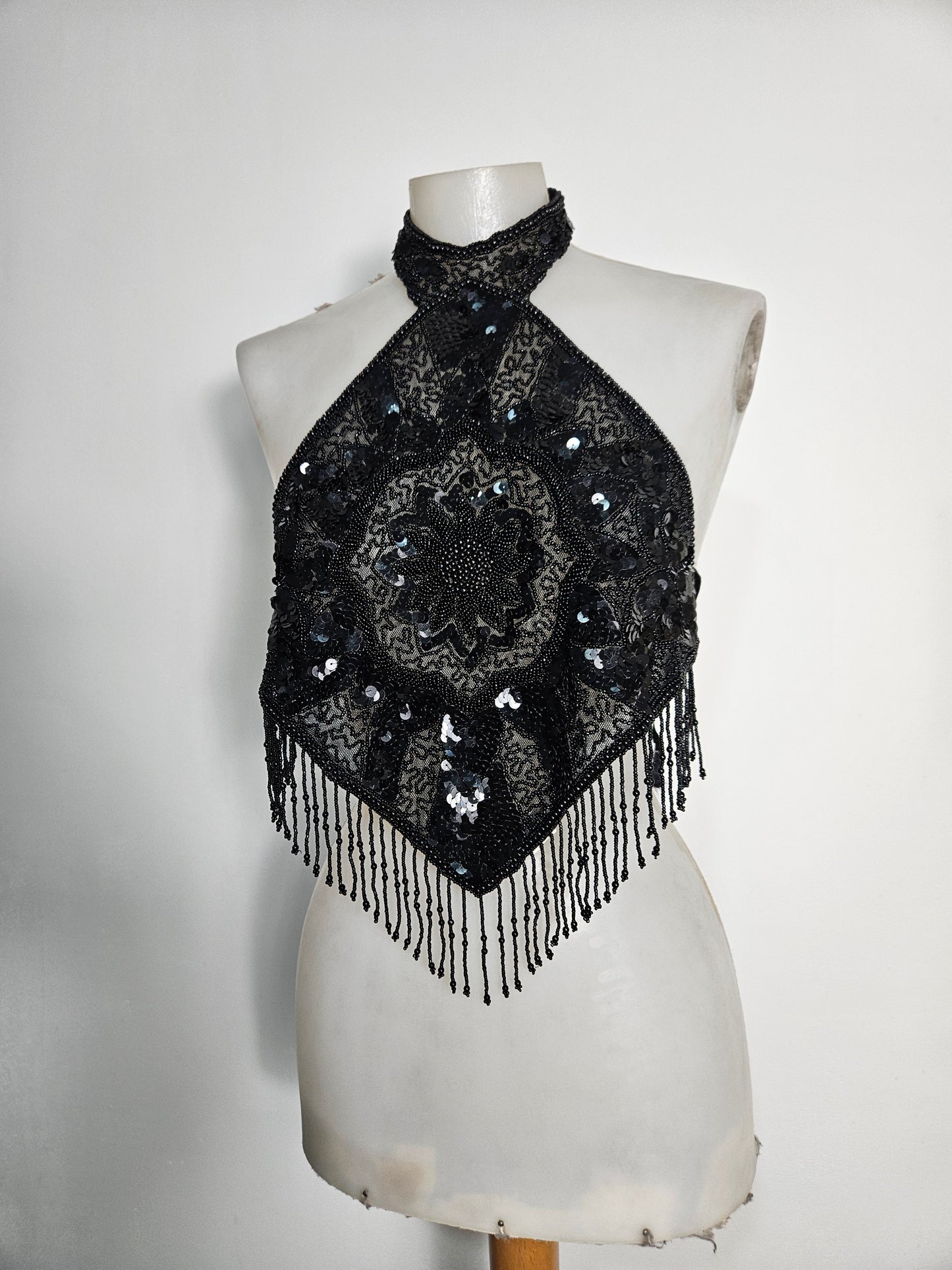 Haut dos nu brodé noir