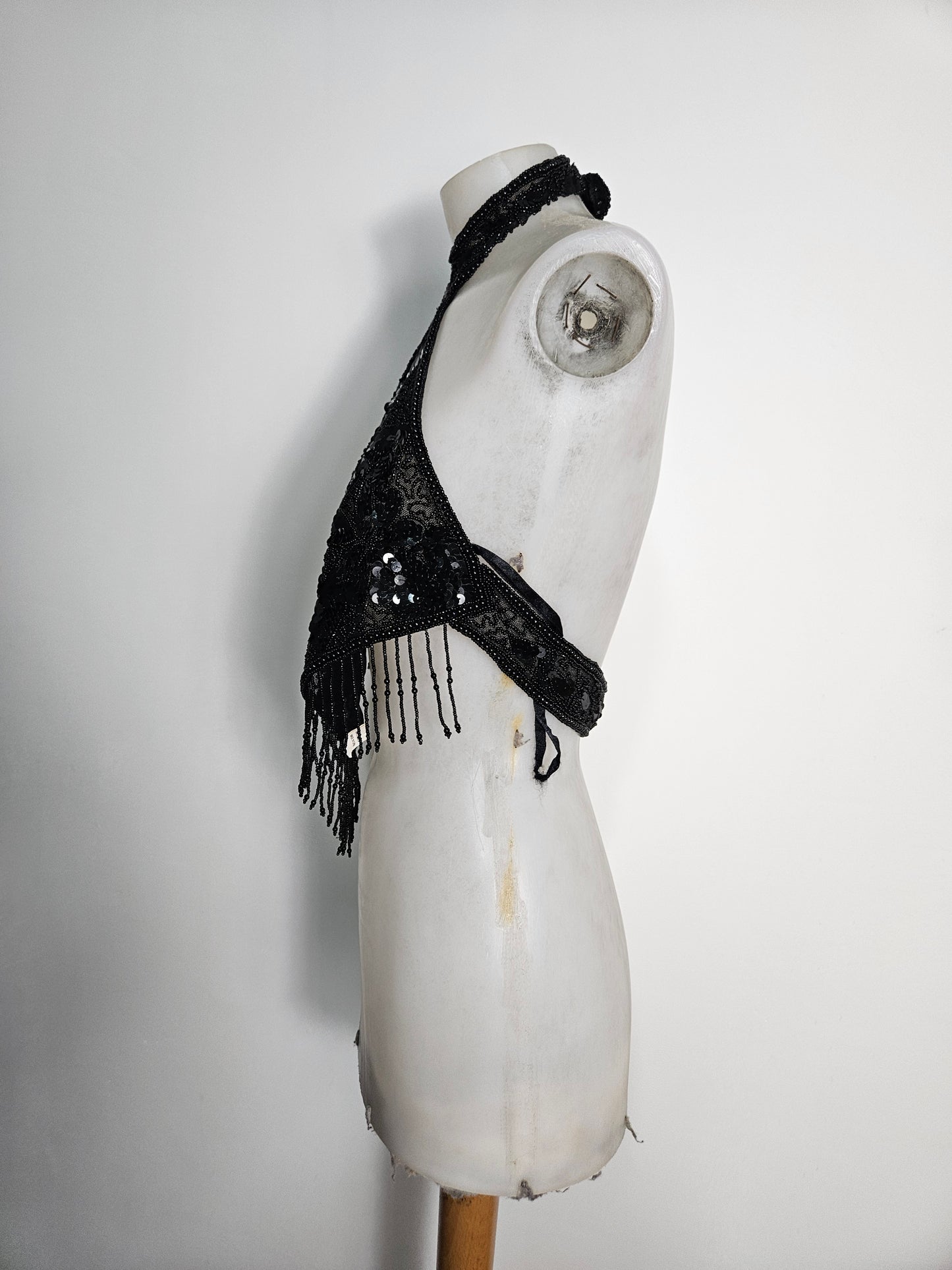 Haut dos nu brodé noir