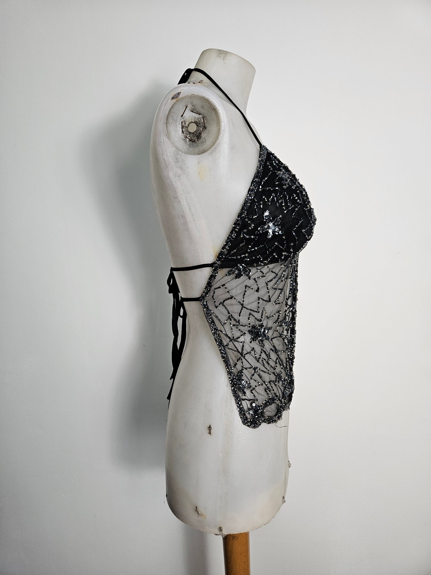 Haut dos nu en voile brodé