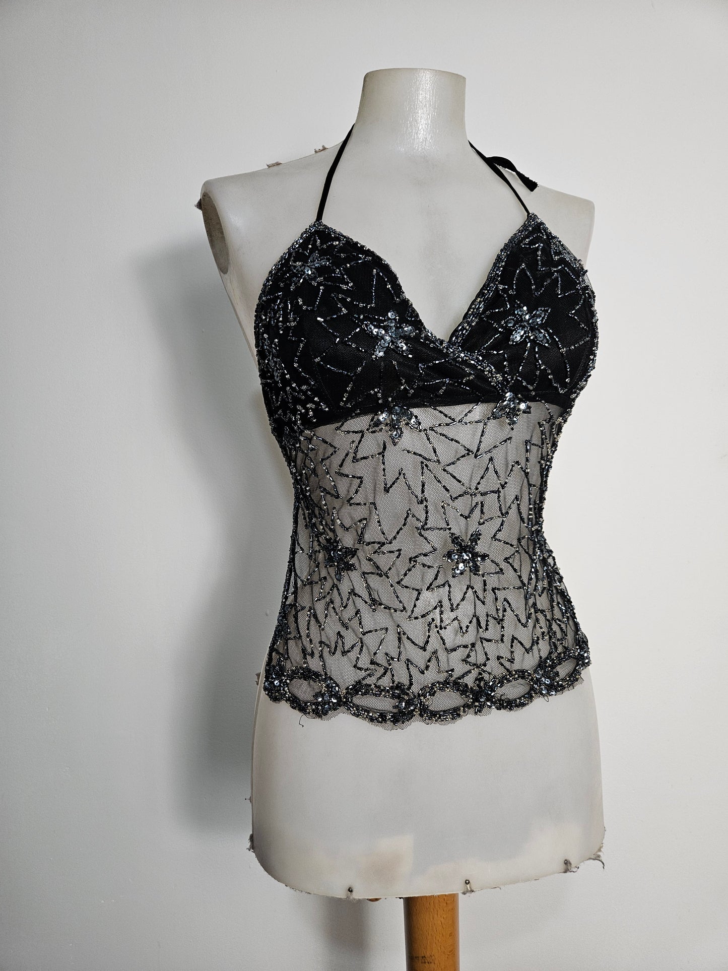 Haut dos nu en voile brodé