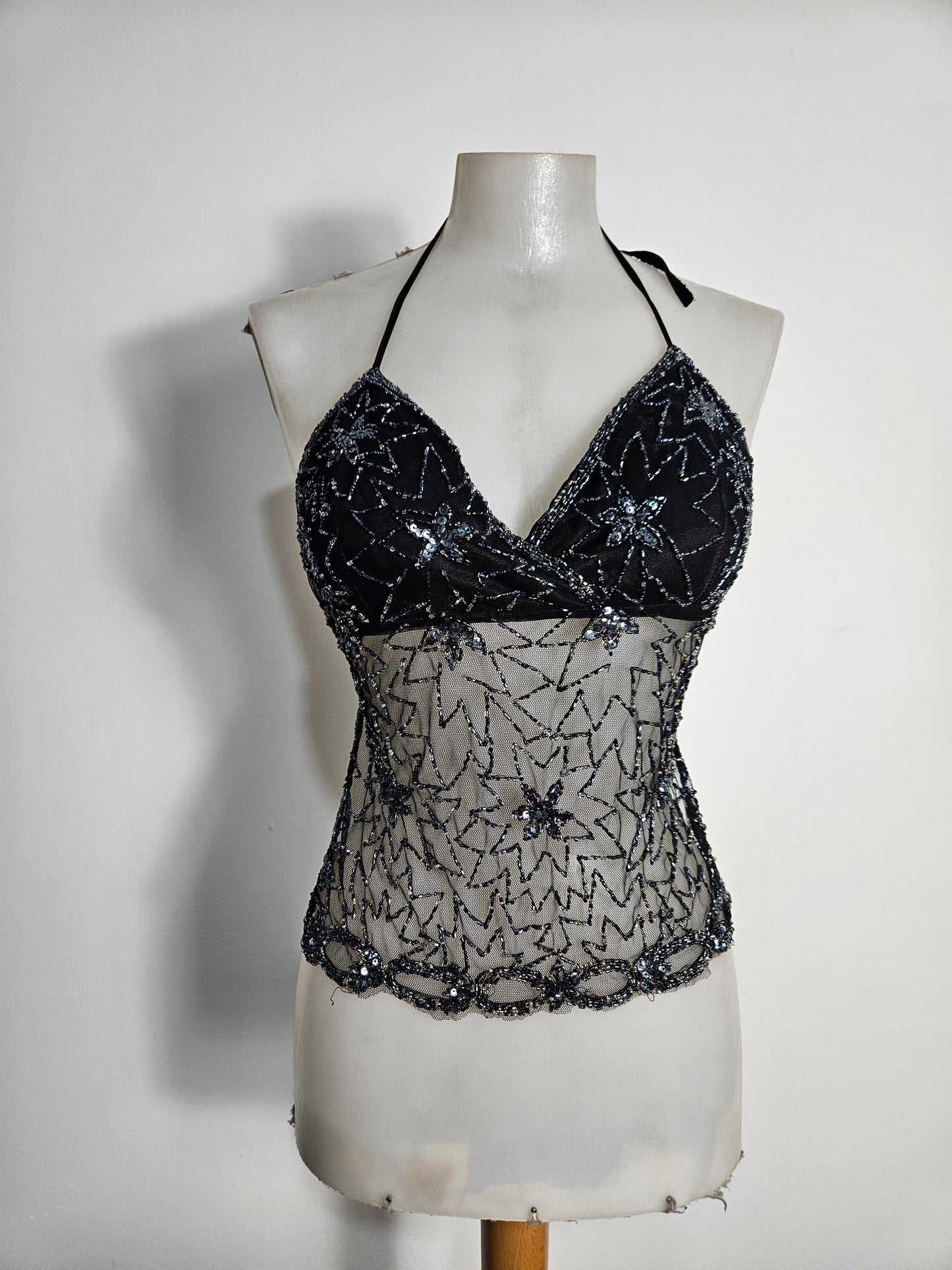 Haut dos nu en voile brodé