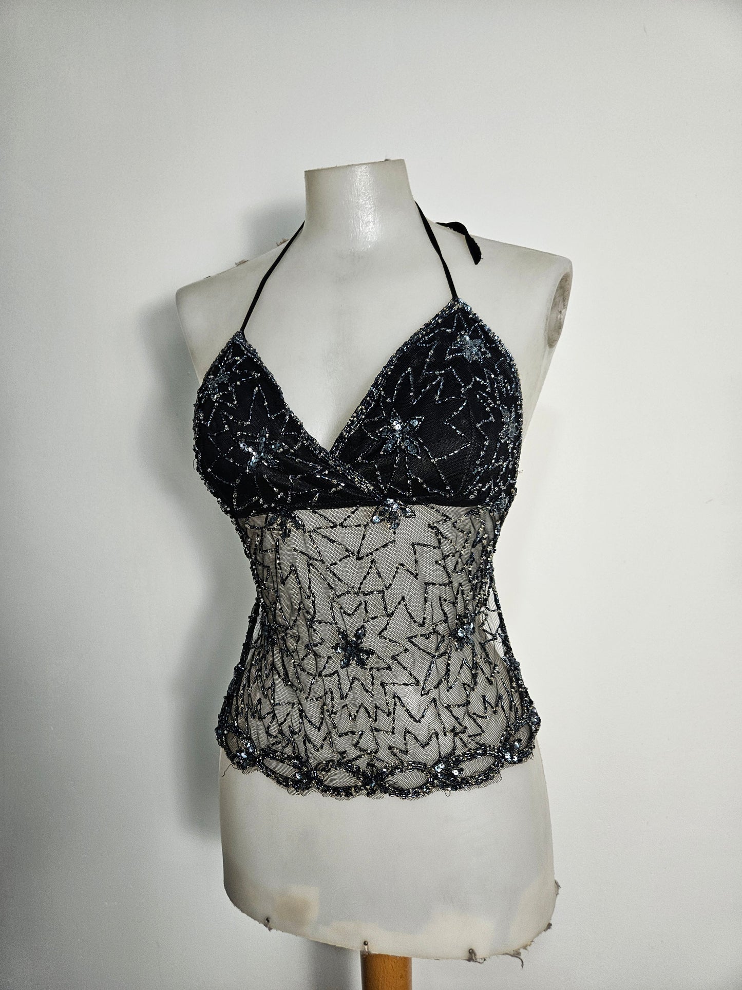 Haut dos nu en voile brodé