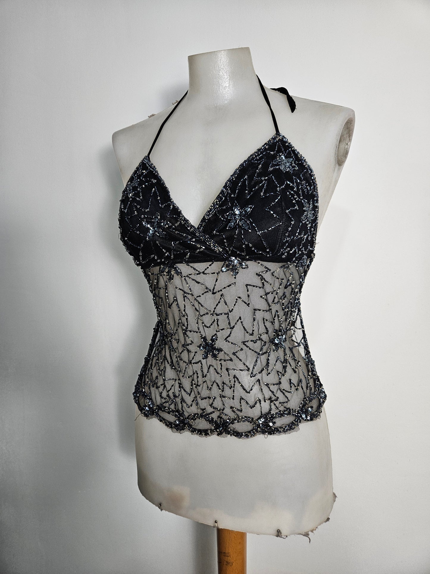 Haut dos nu en voile brodé