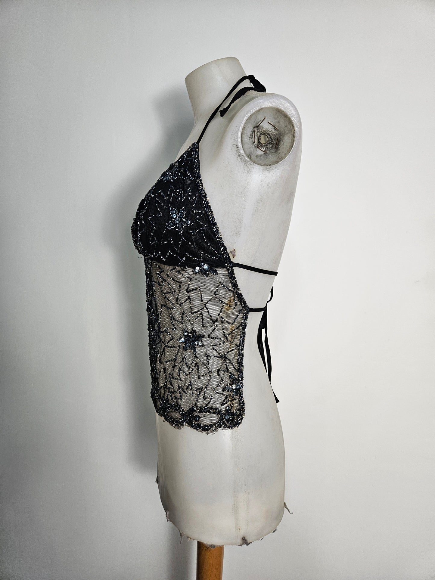 Haut dos nu en voile brodé