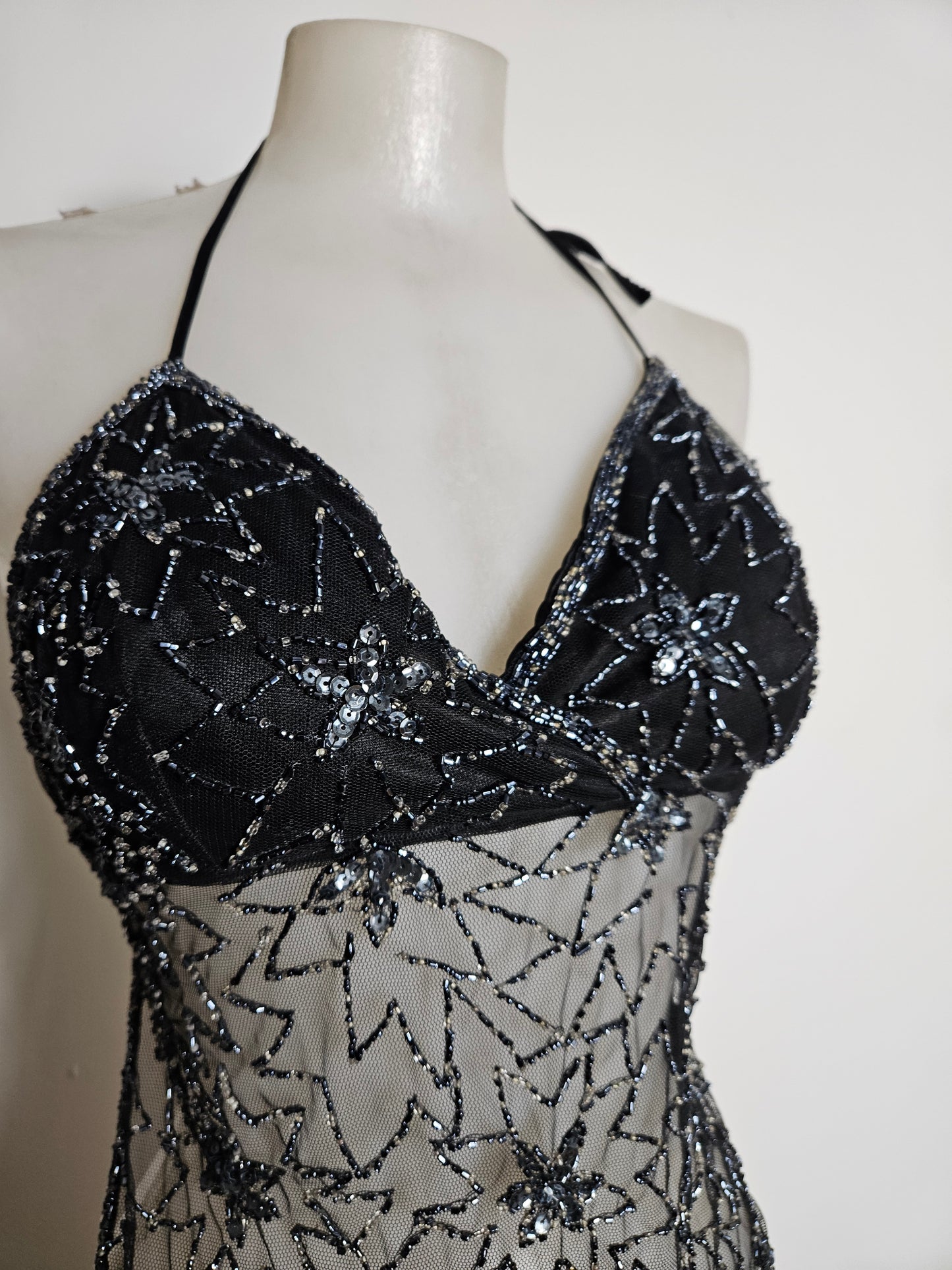 Haut dos nu en voile brodé