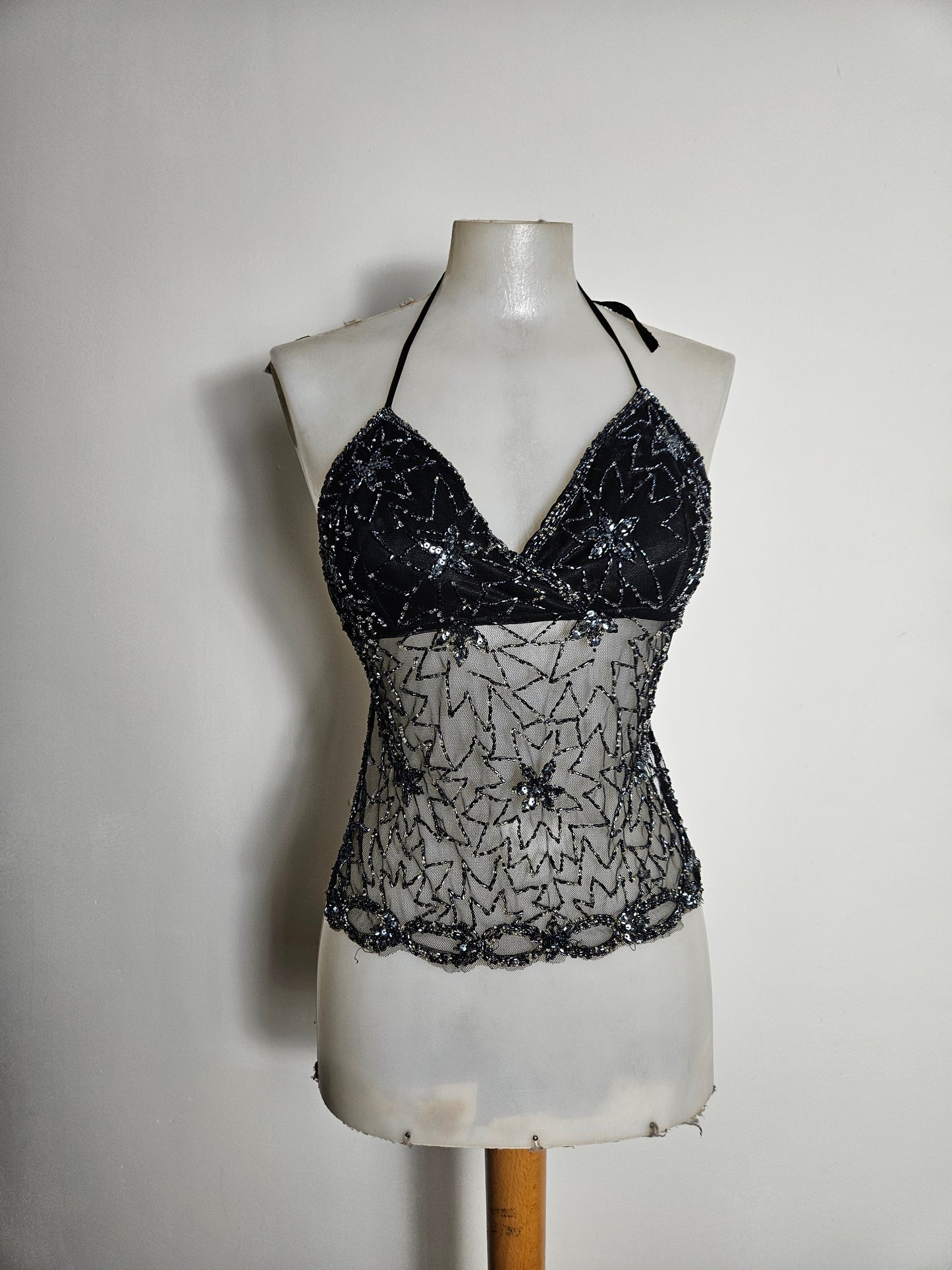 Haut dos nu en voile brodé