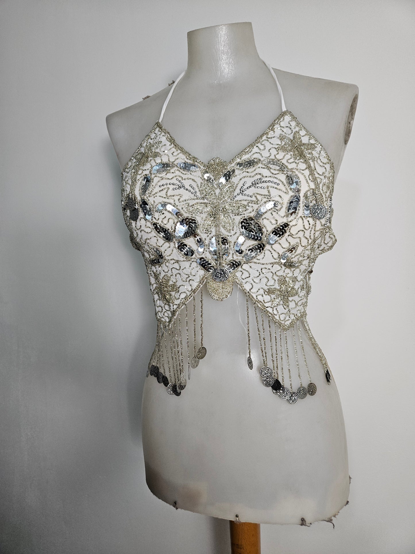 Dos nu papillon brodé blanc et argent