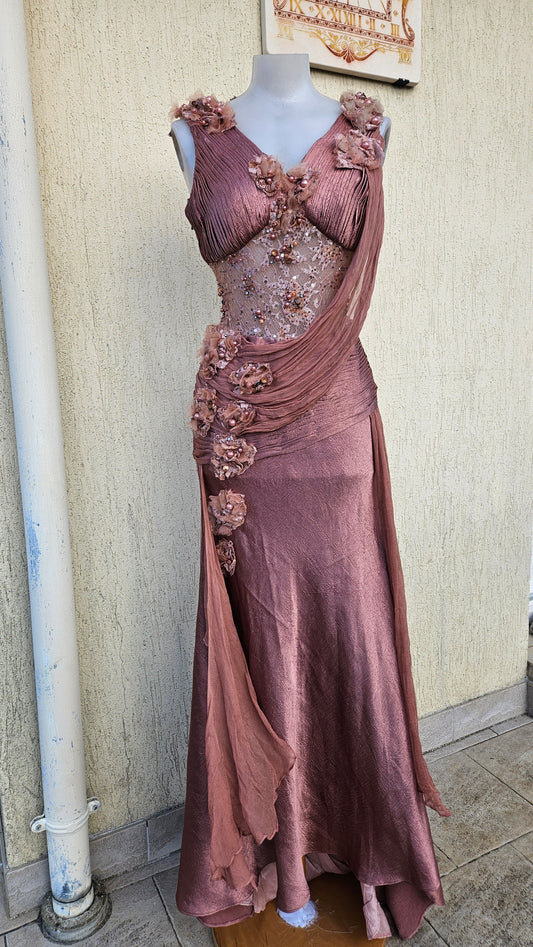 Robe rose avec voile